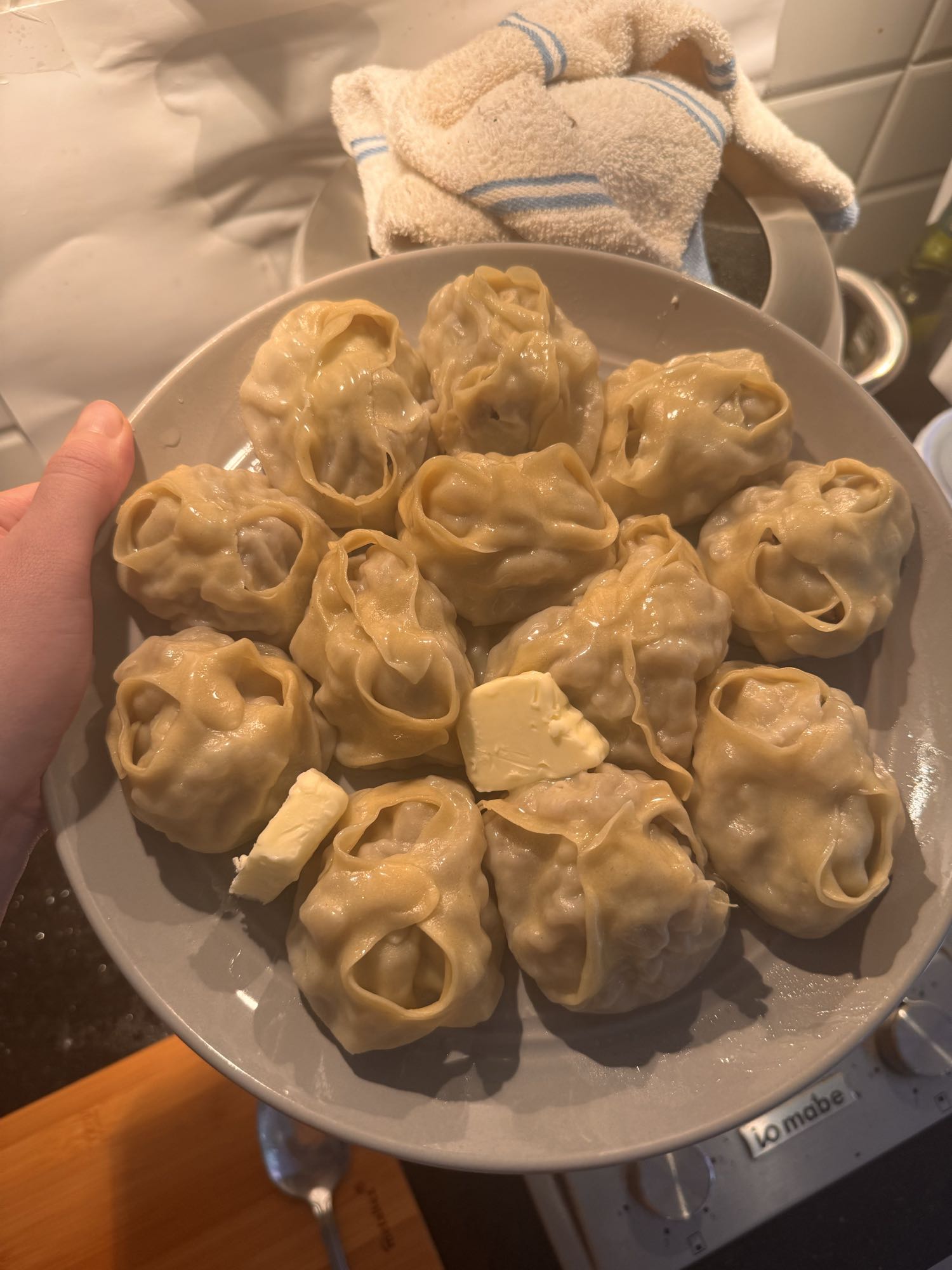 Манты паровые с говядиной, тыквой, луком, картошкой и маслом