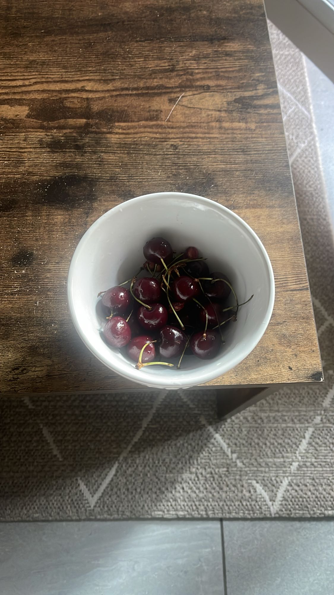Bol de cerises fraîches