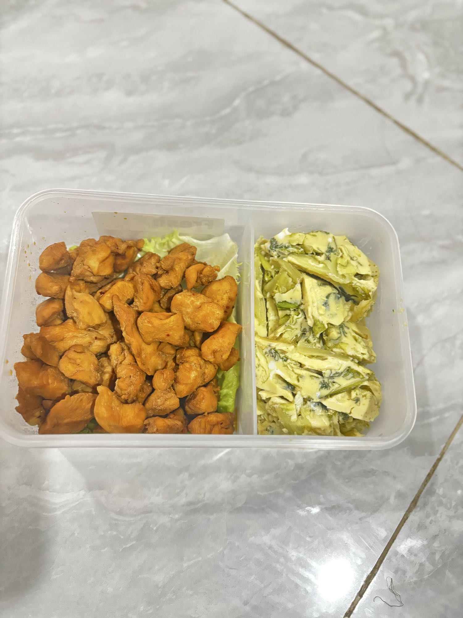 Ayam dan salad alpukat