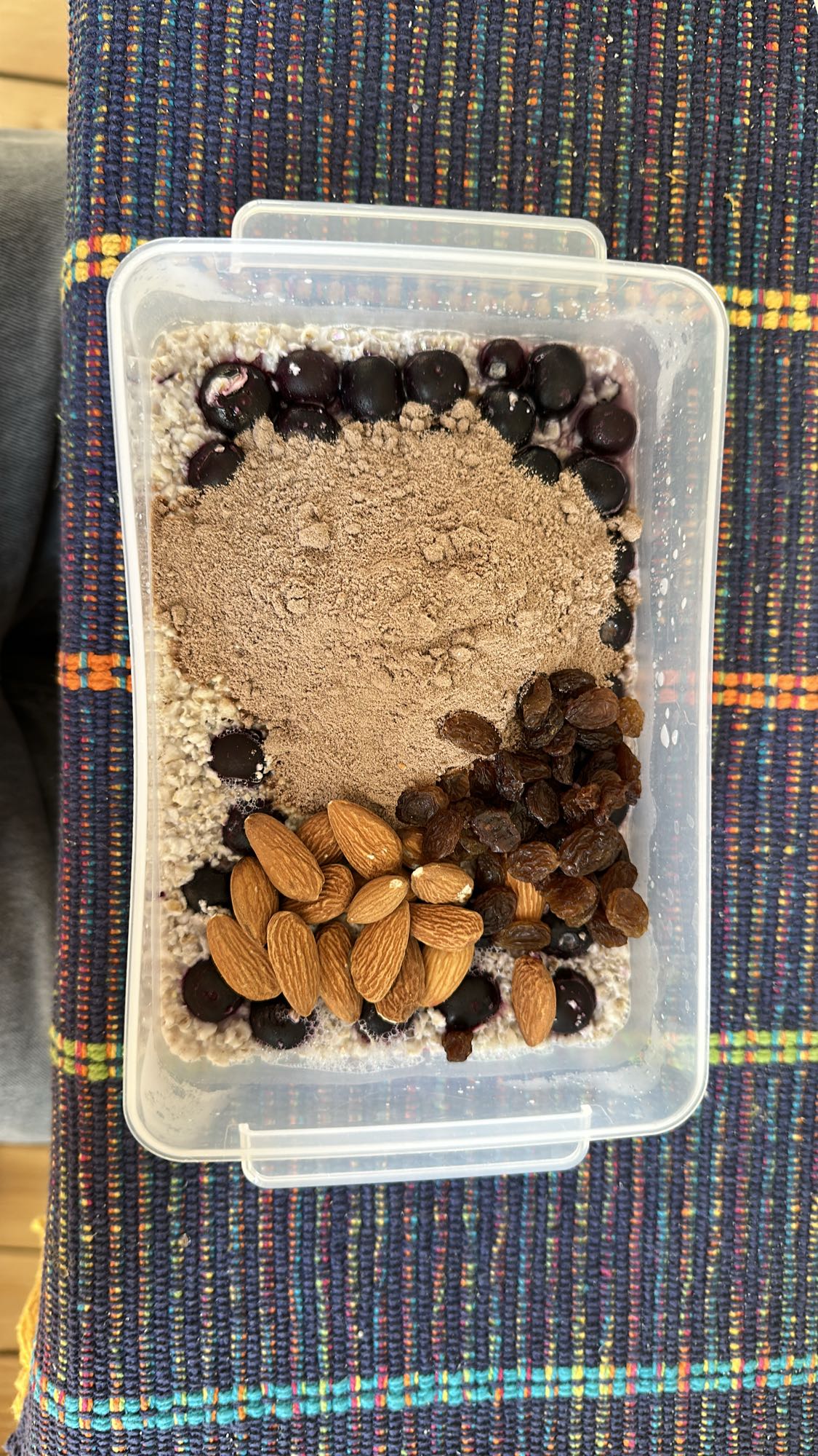 Havregrynsfrukost med bär