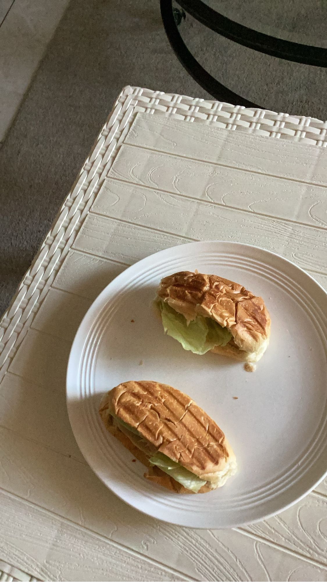 Simple lettuce sandwich