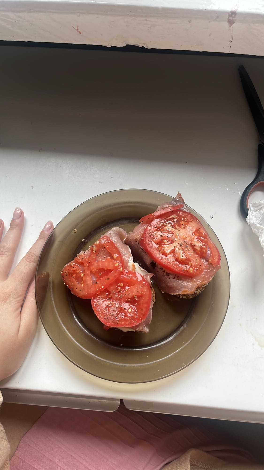 Kanapki z szynką i pomidorem