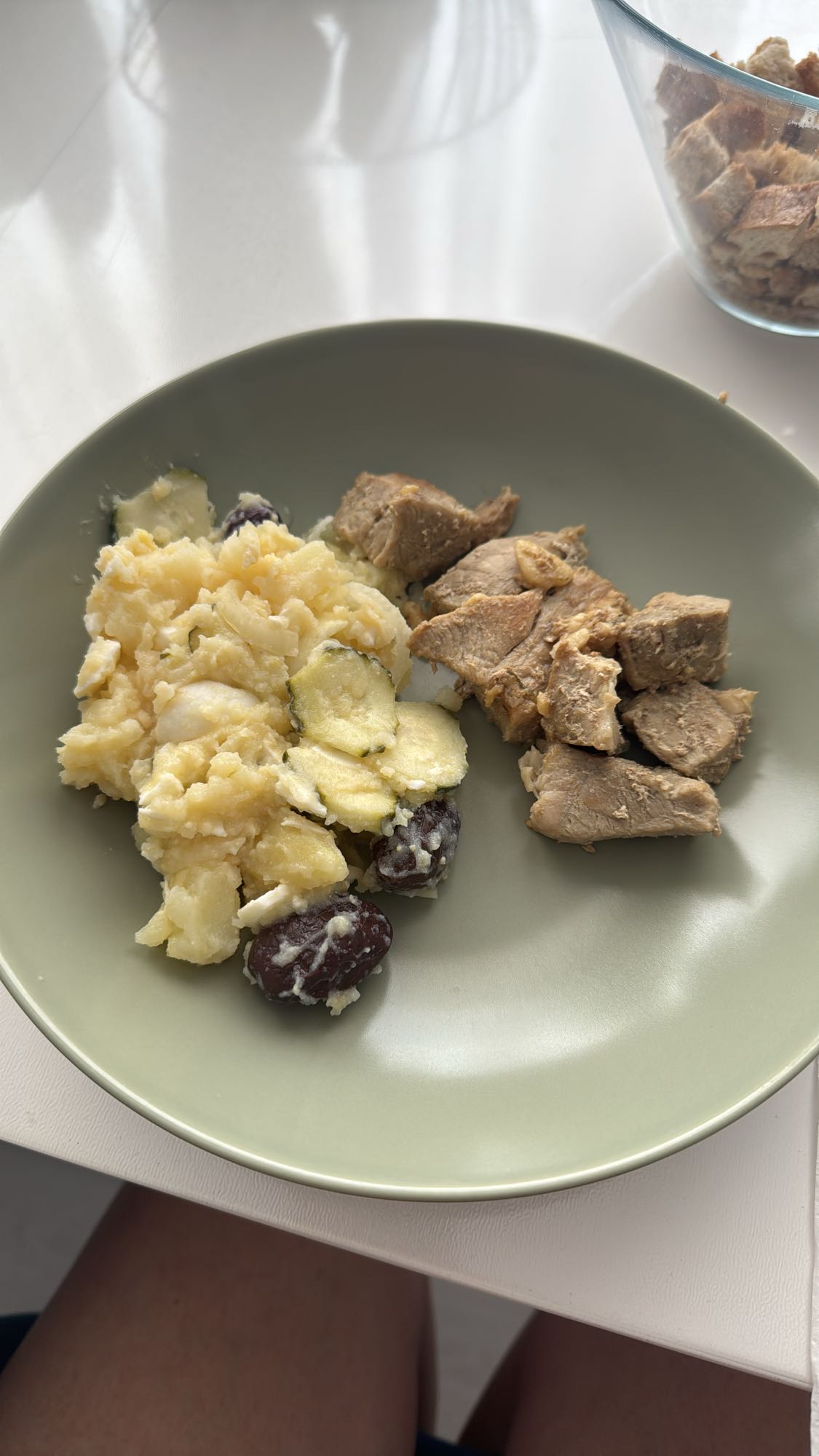 Salată cu carne și legume