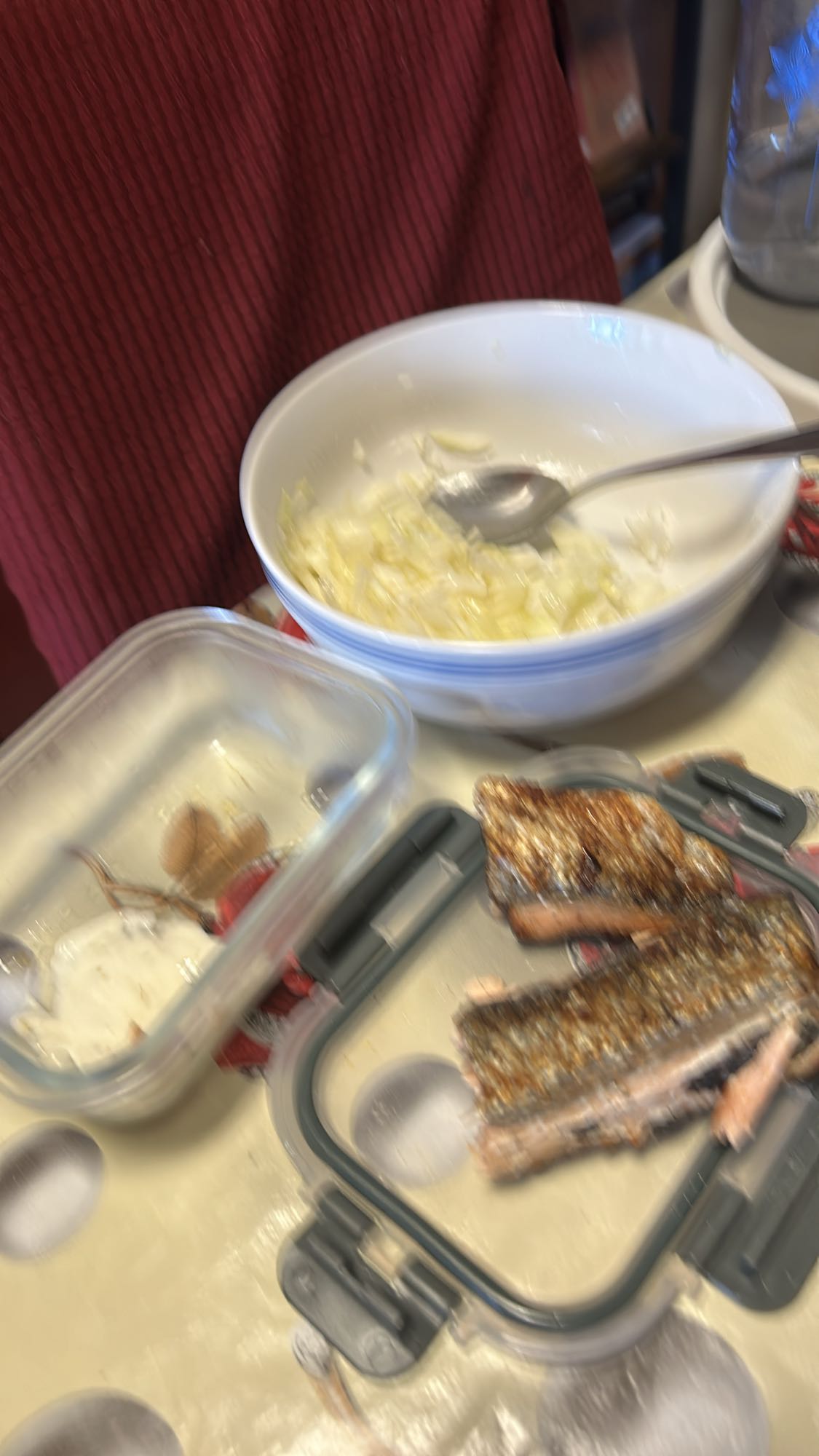 Somon cu salată de varză