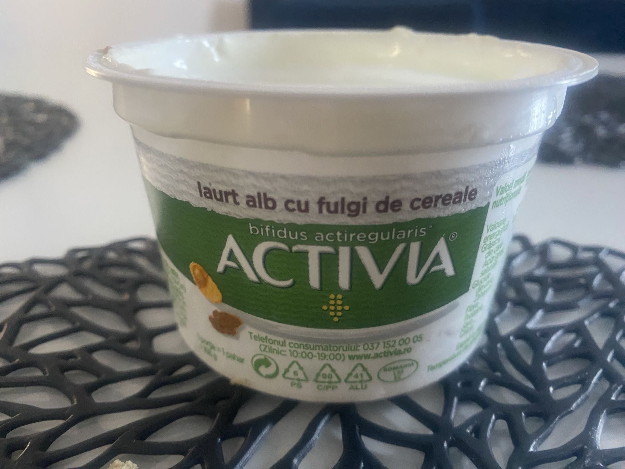 Iaurt cu fulgi de cereale