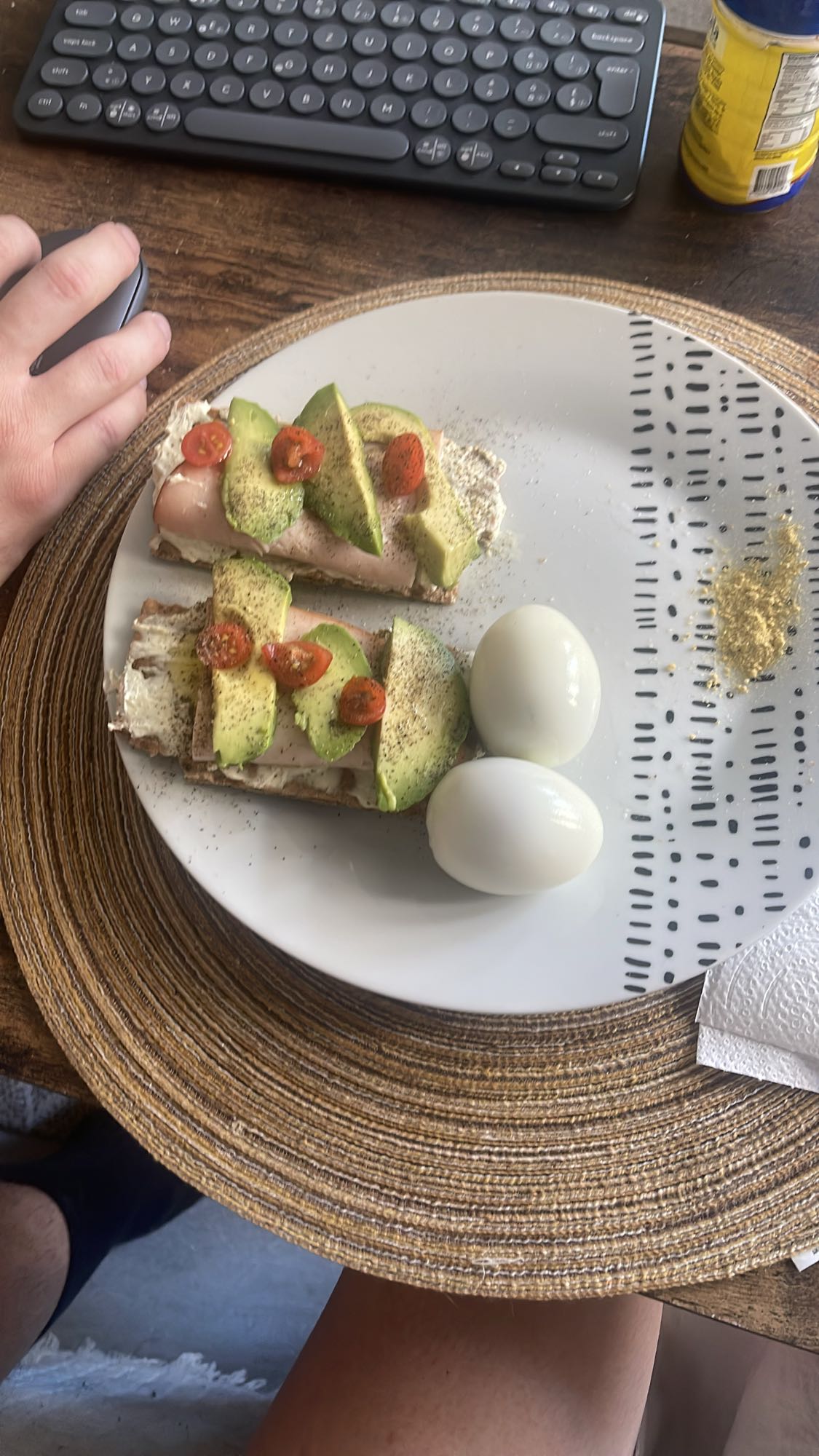 Tartines avocat œufs