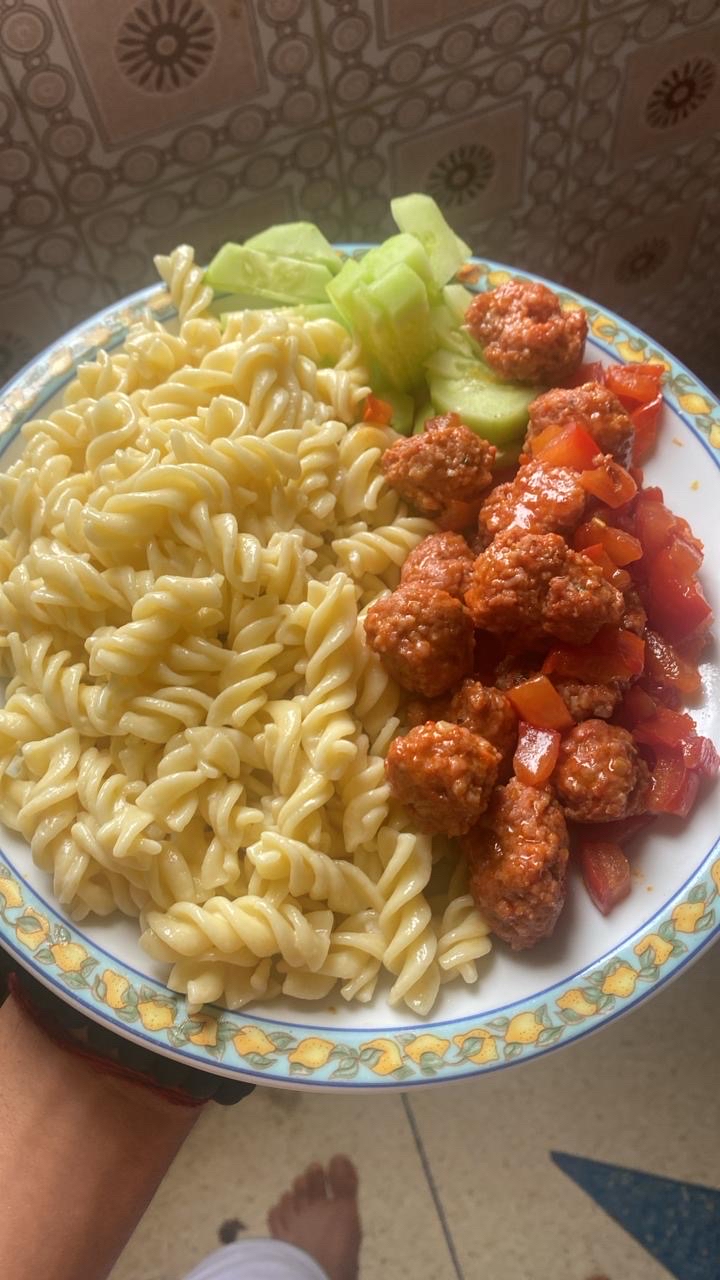 Pâtes boulettes et concombre