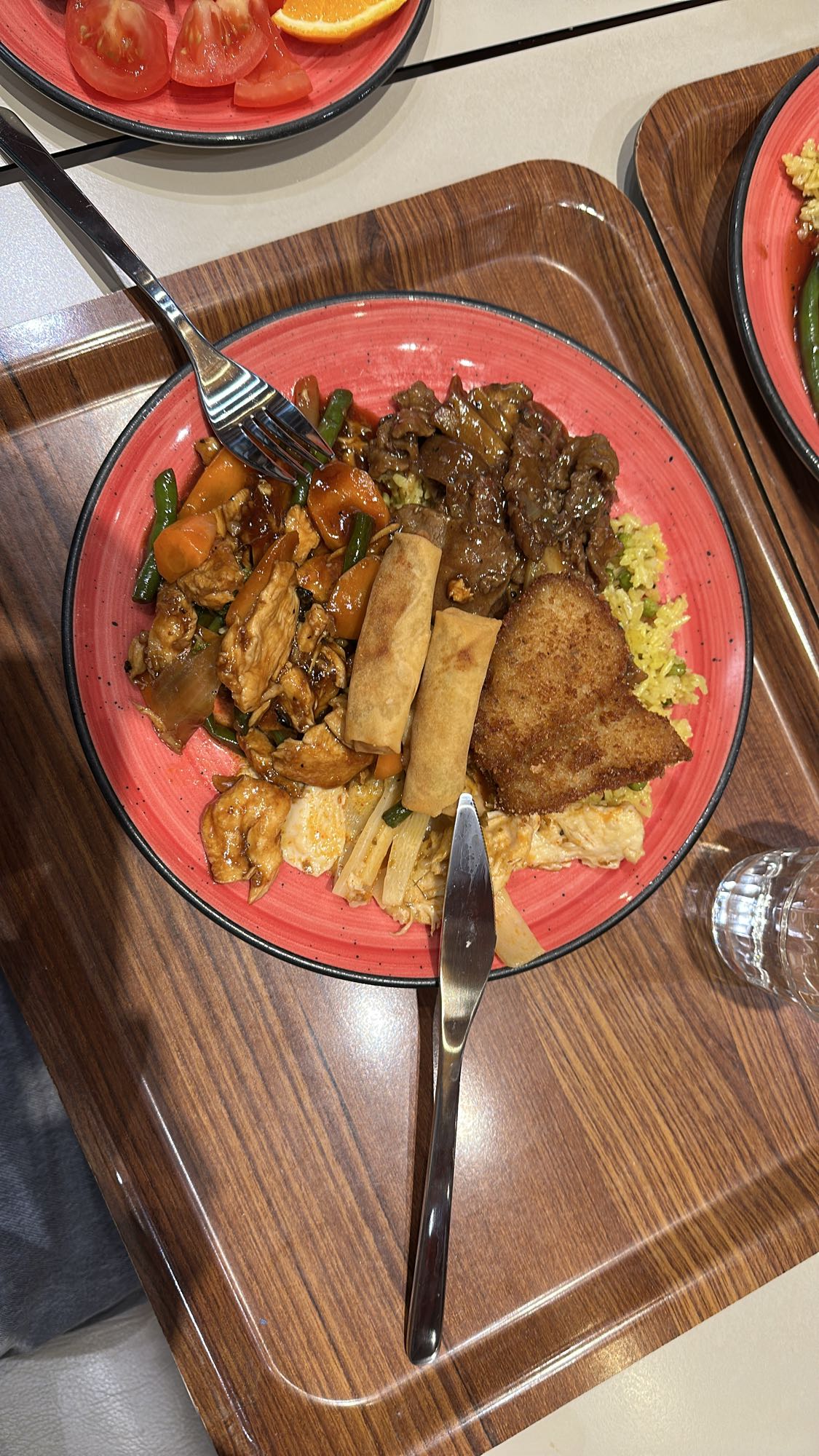 Asiatisk buffétallrik