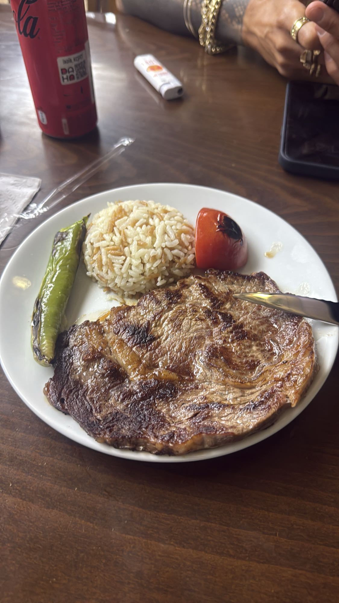 stek z ryżem i warzywami