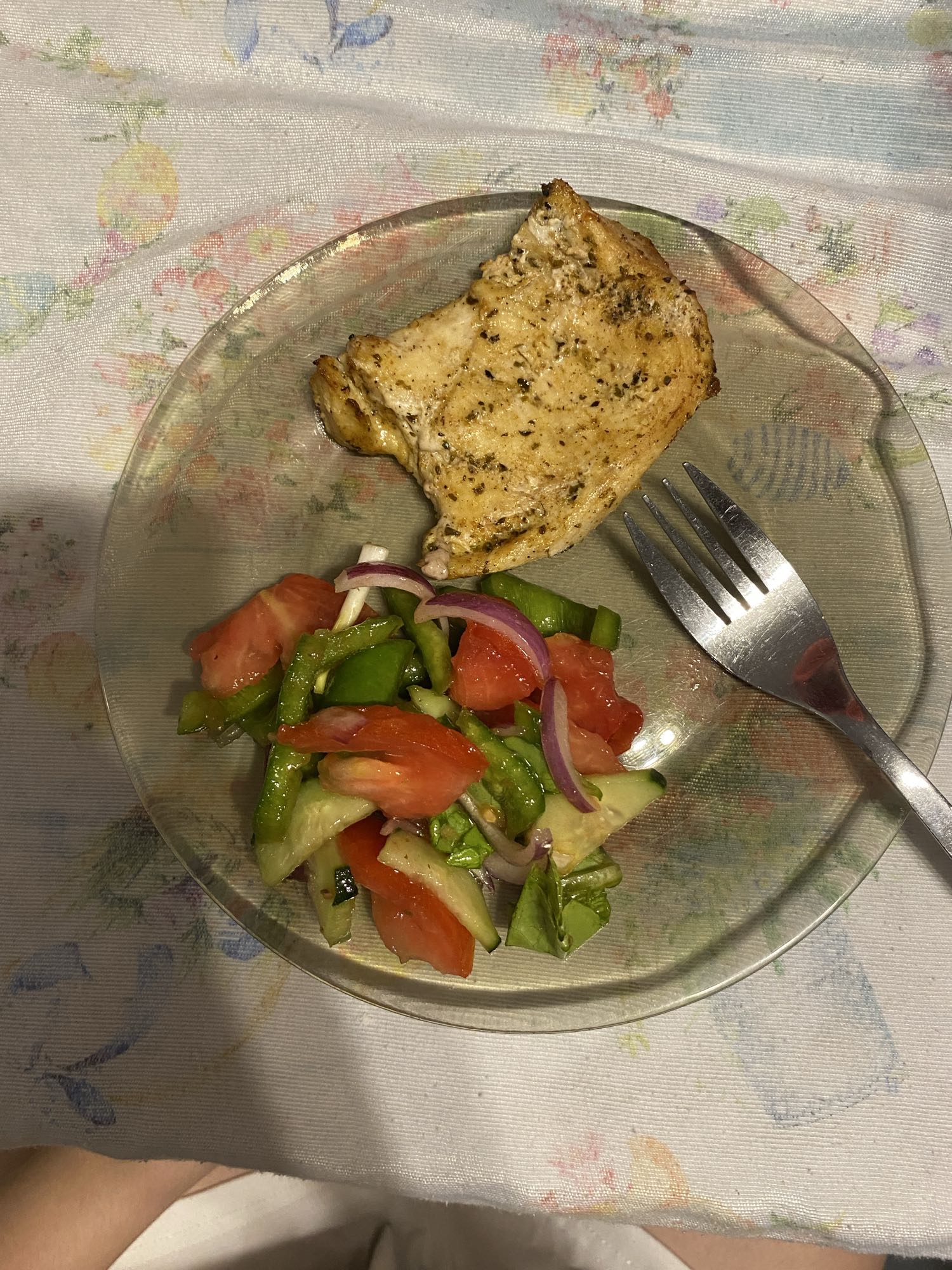 Piept de pui cu salată