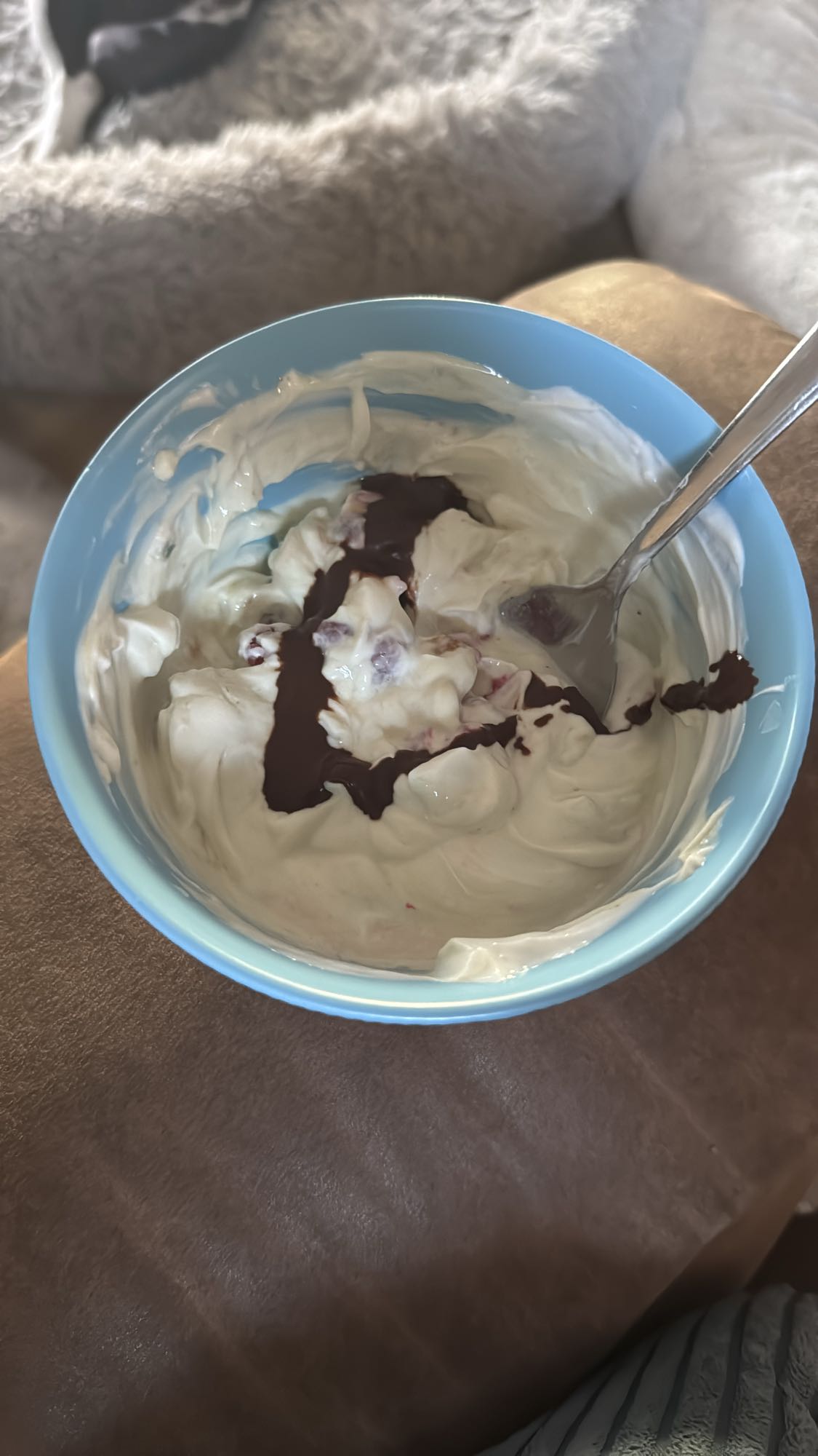 Skyr mit Himbeeren & Schoko