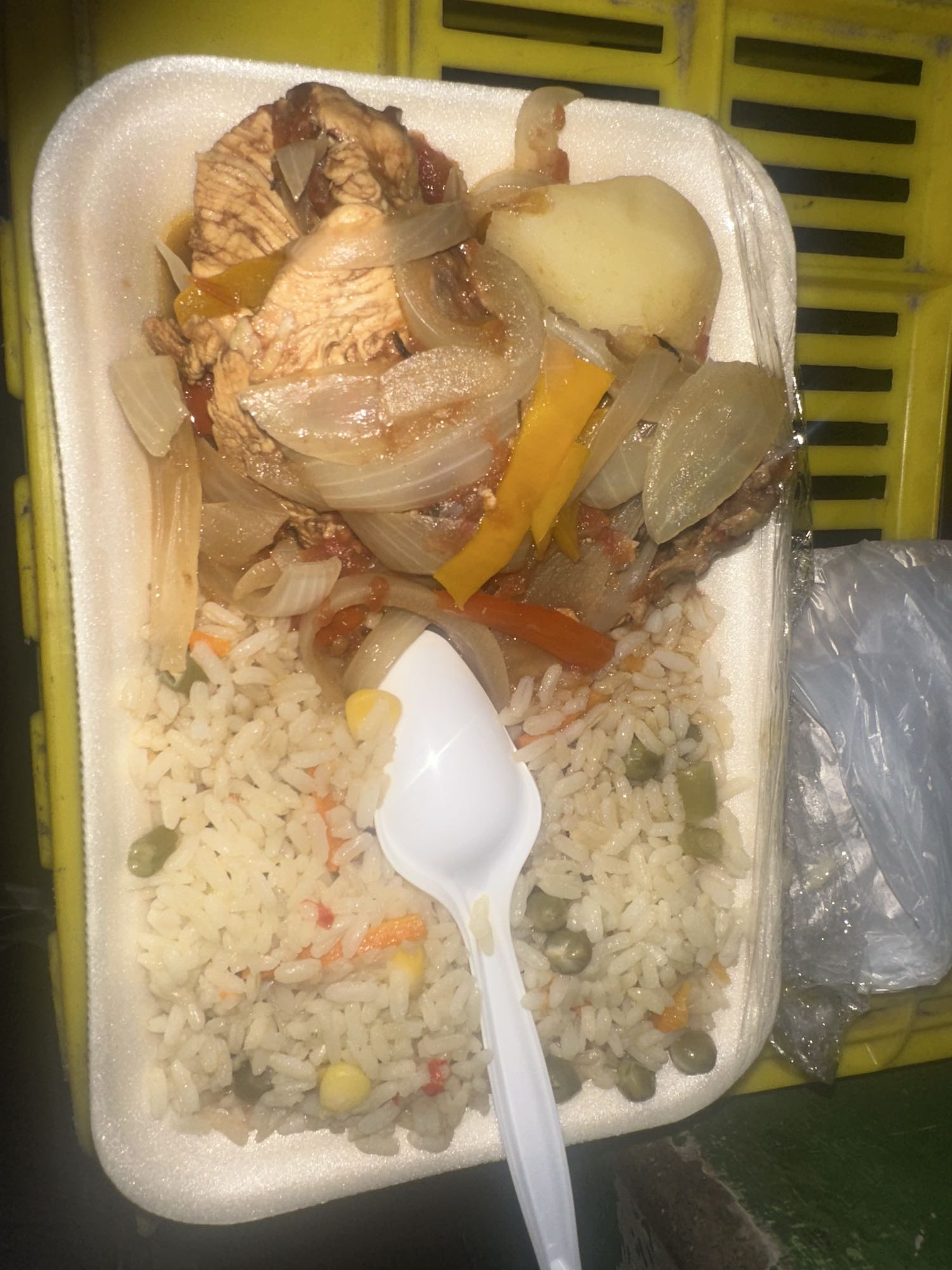 Pollo guisado con arroz