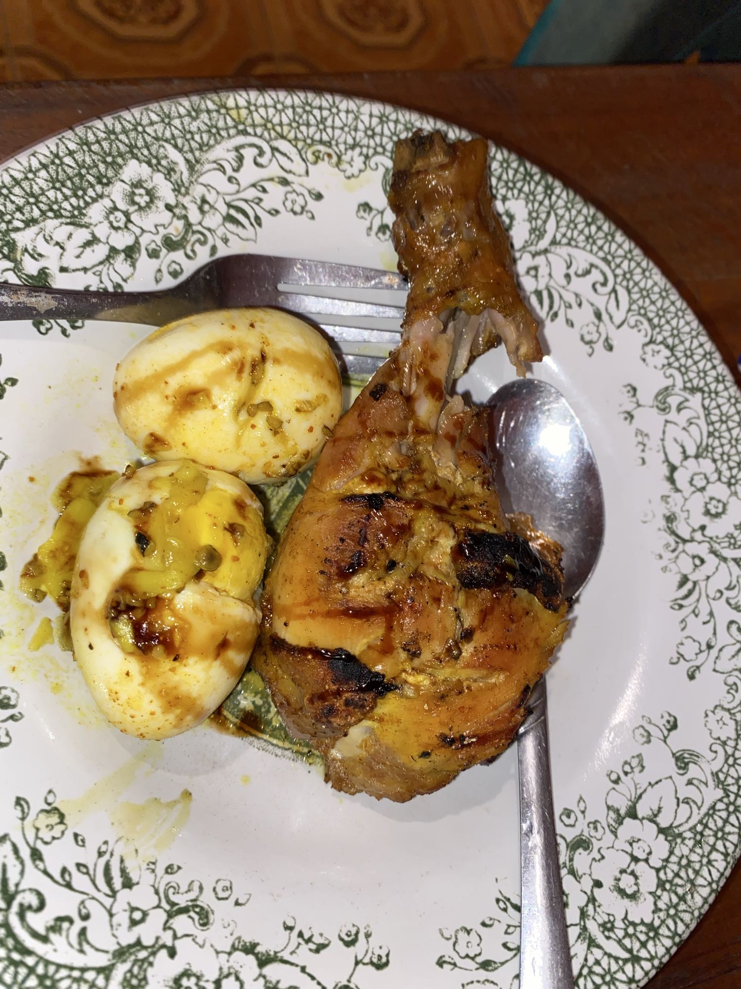 Ayam bakar dan telur rebus