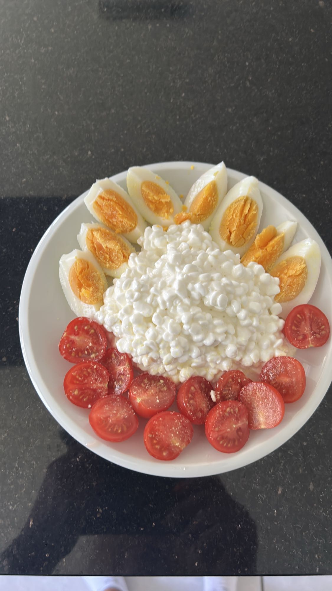 Ei, Hüttenkäse & Tomaten