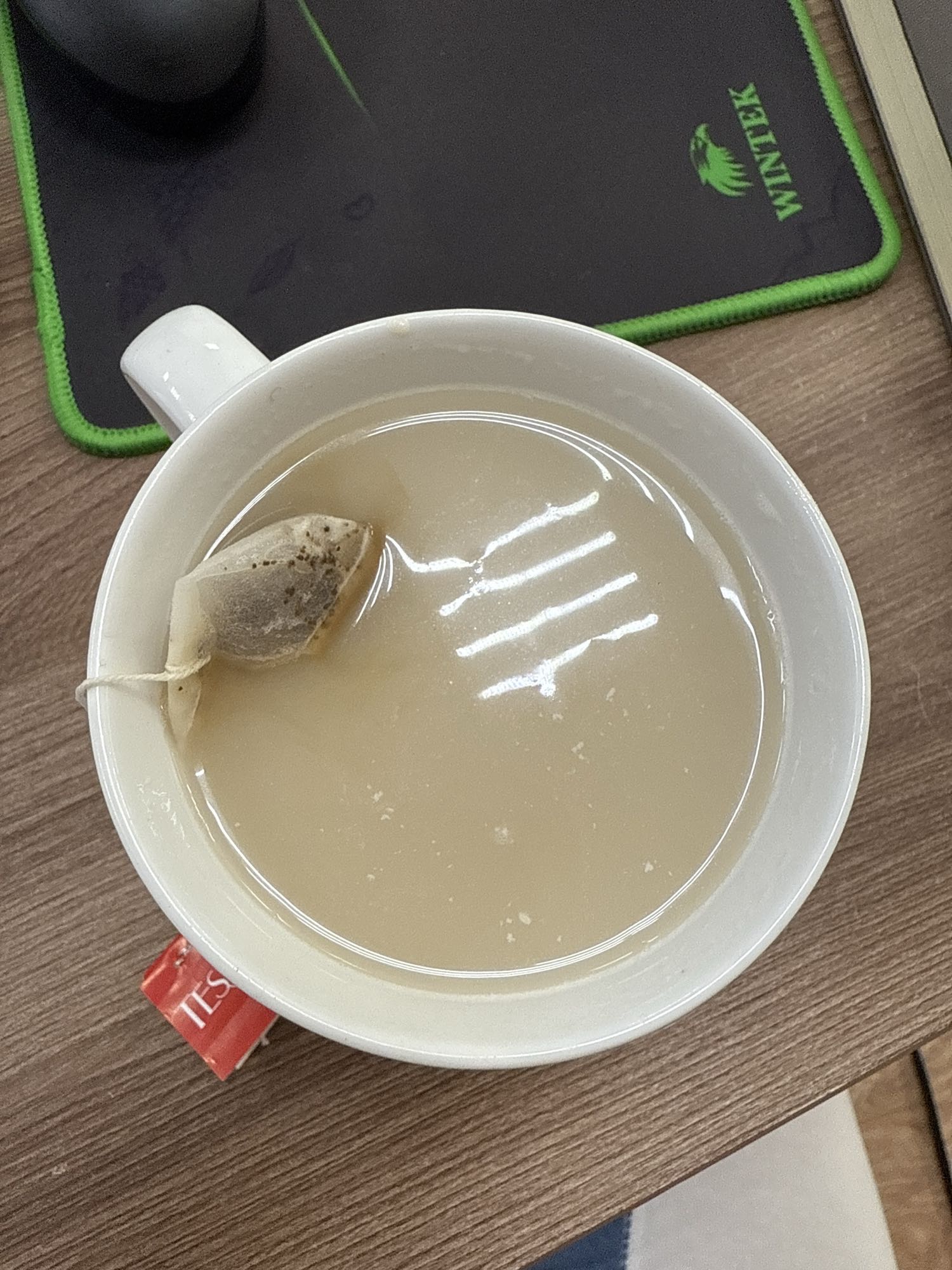 чай с молоком и сухими сливками и сахаром