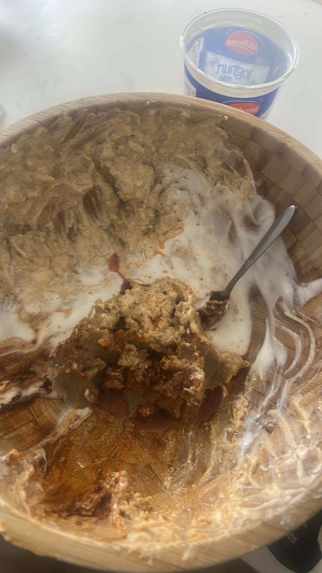 Yoğurtlu yulaf karışımı