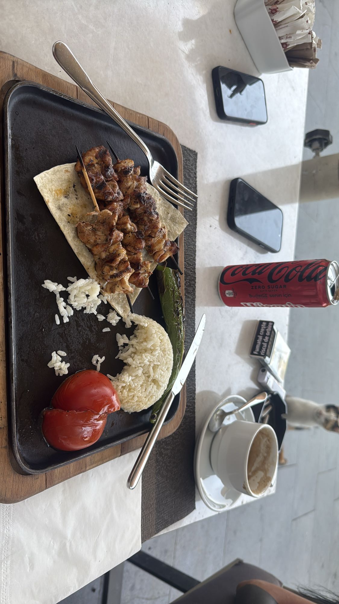 Szaszłyk z ryżem i warzywami