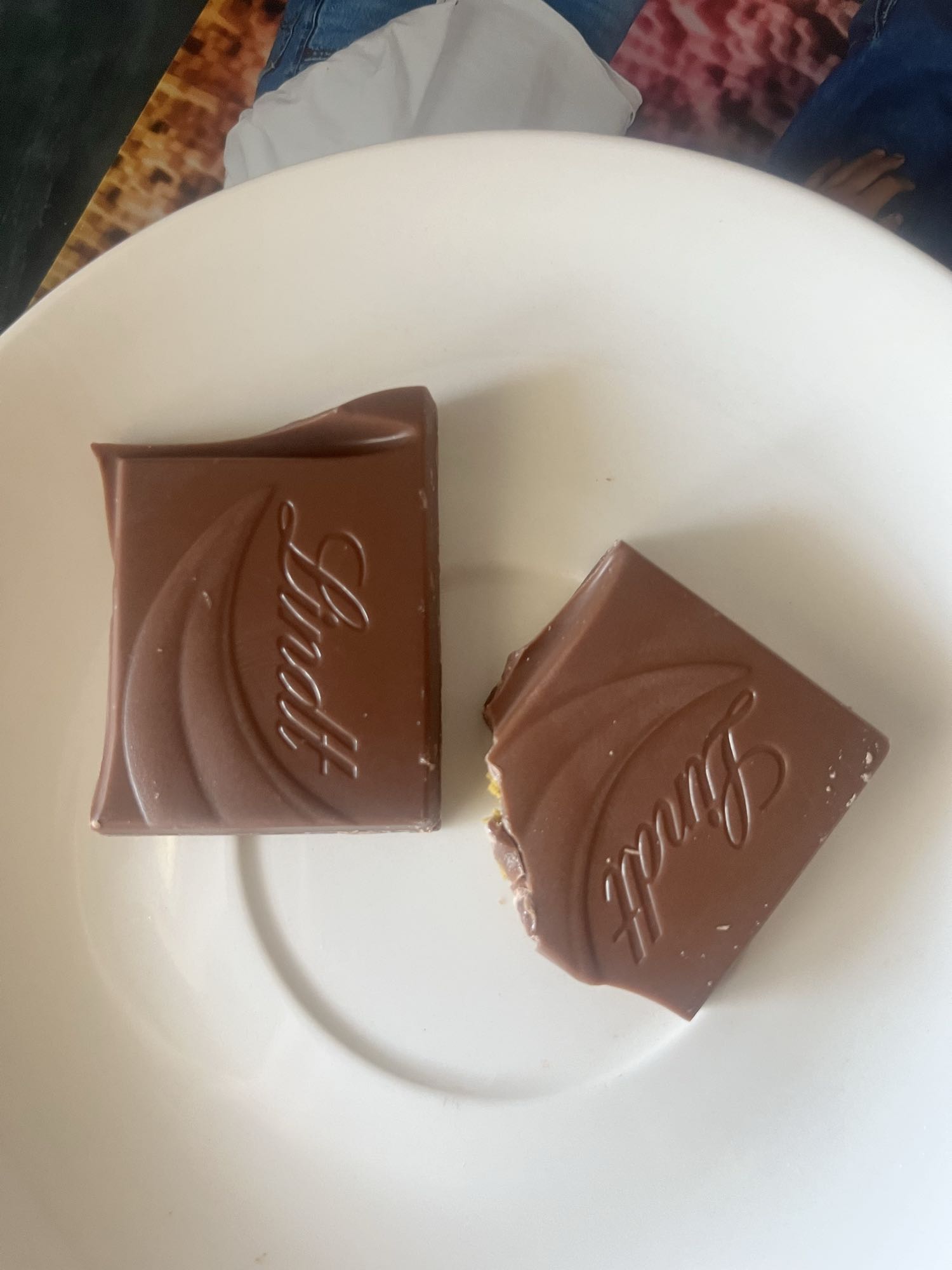 kawałki czekolady mlecznej