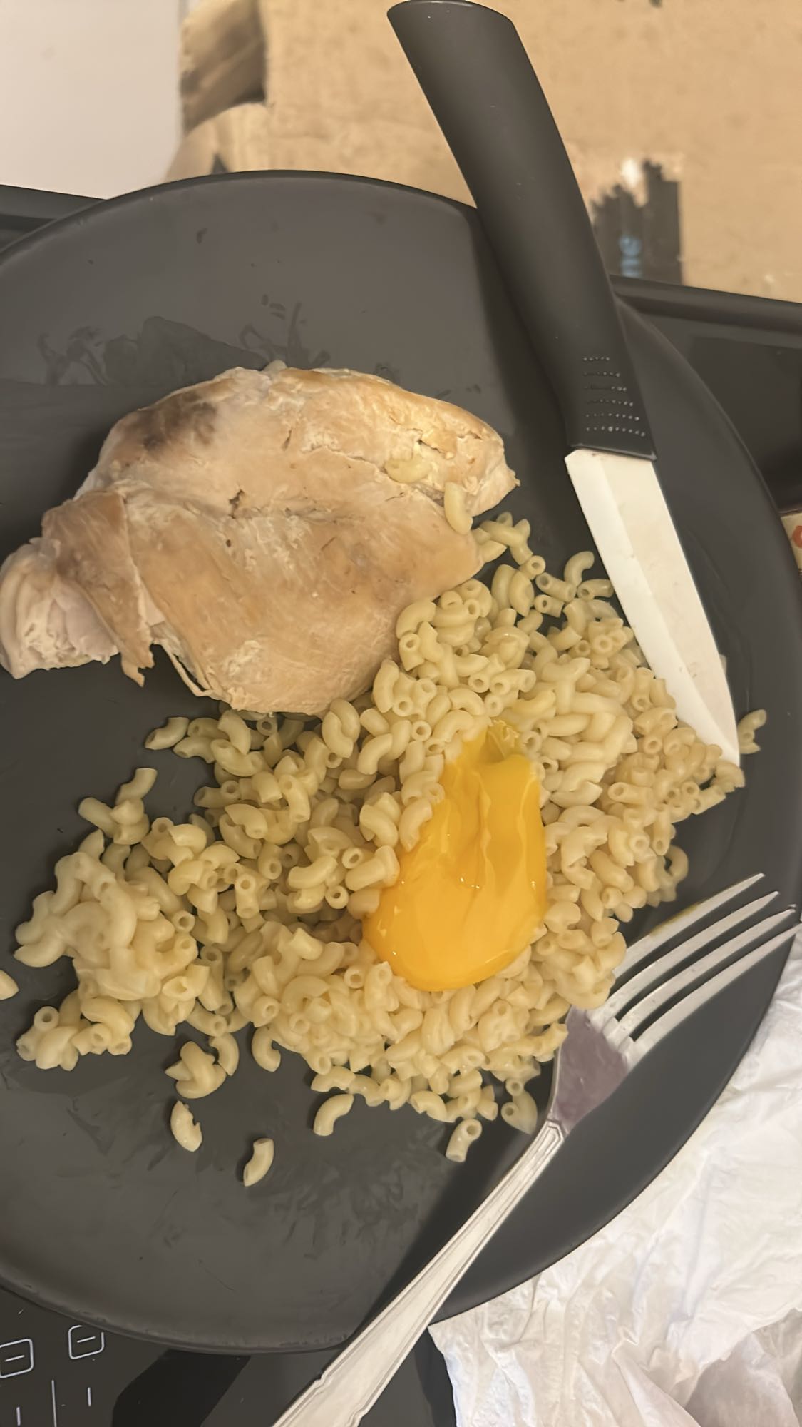 Poulet, pâtes et œuf