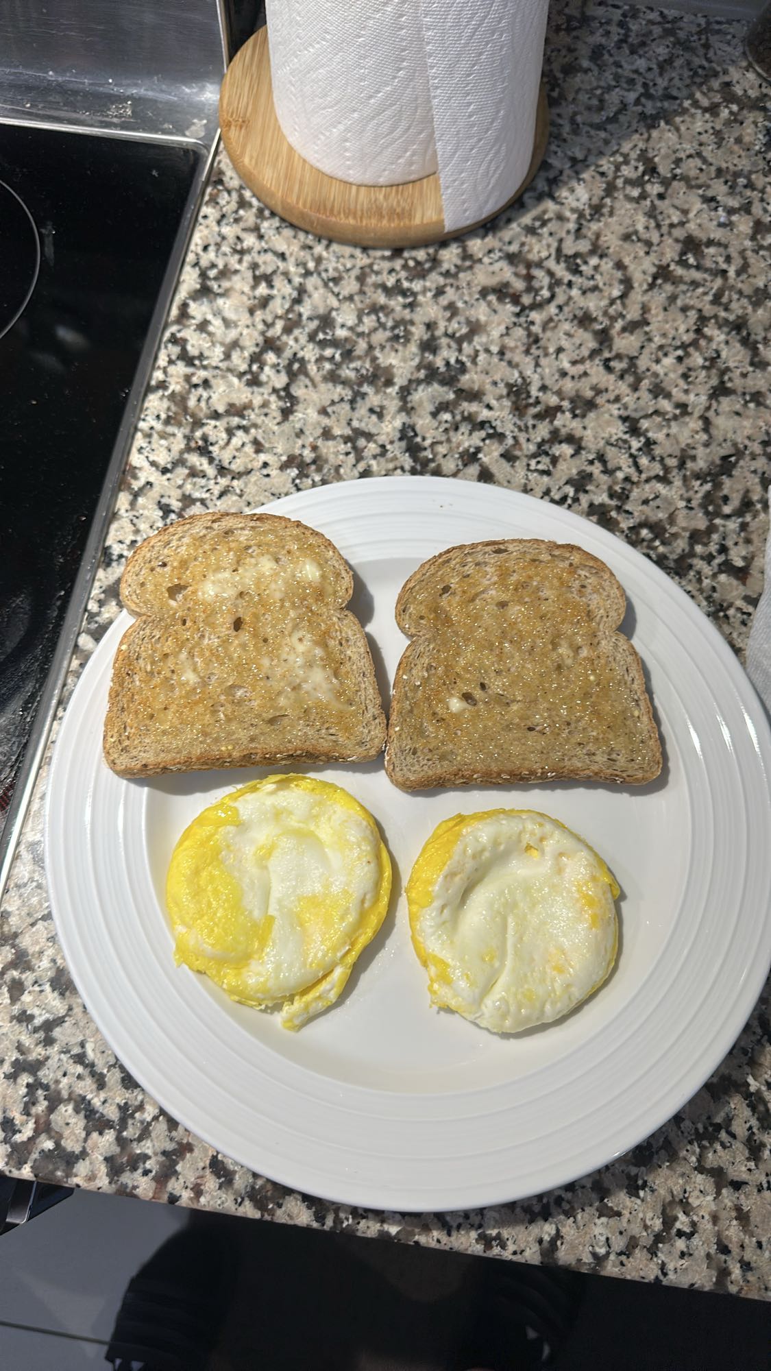 Oeufs et pain complet