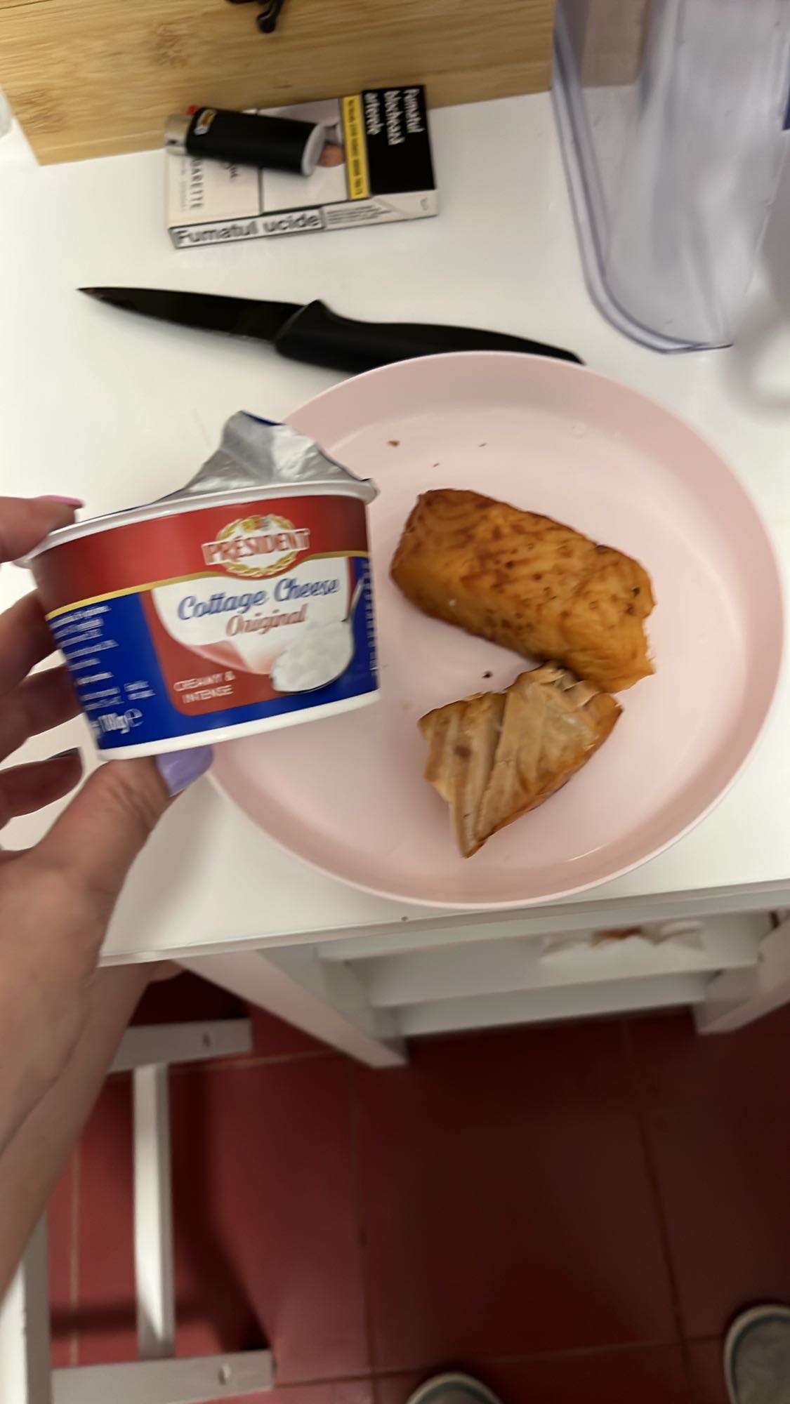 Brânză și pește afumat