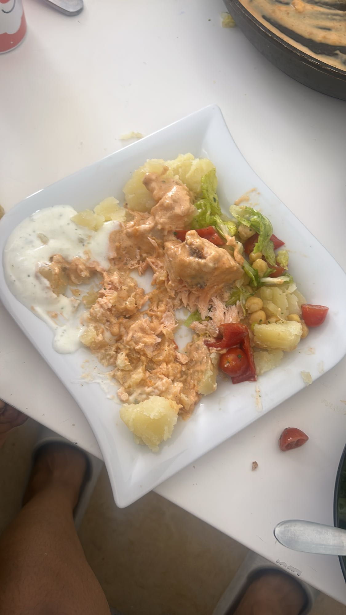 Zalm met aardappel en salade