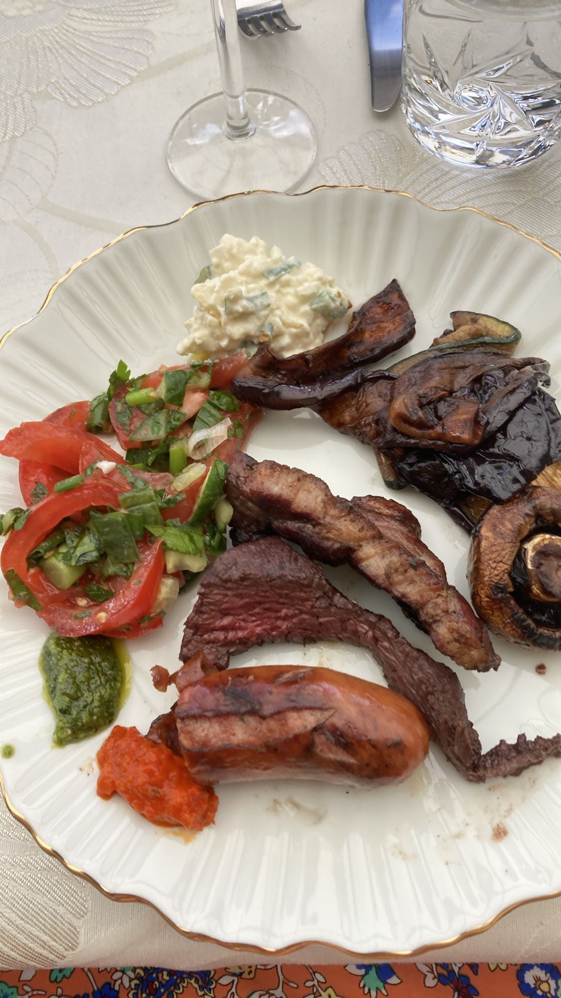 Grilltallrik med sallad