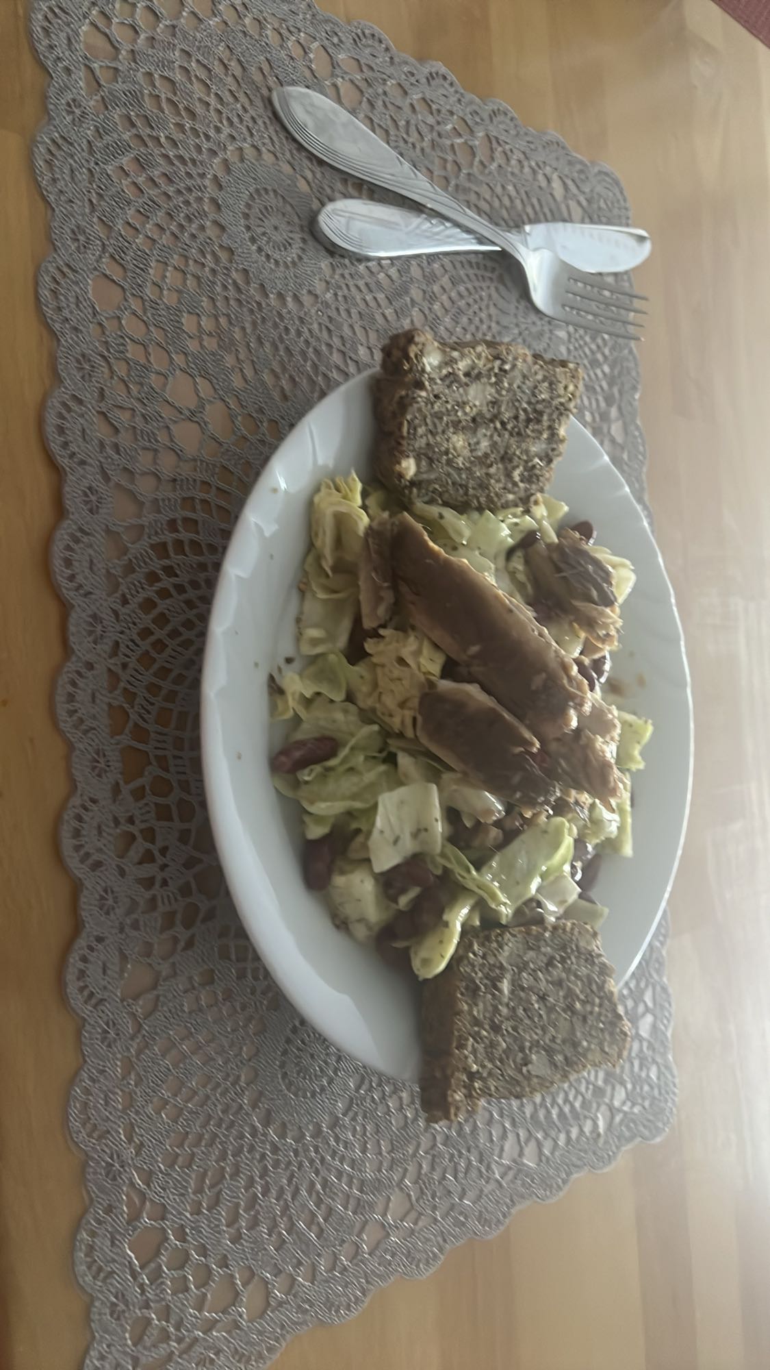 Makrele Salat mit Körnerbrot