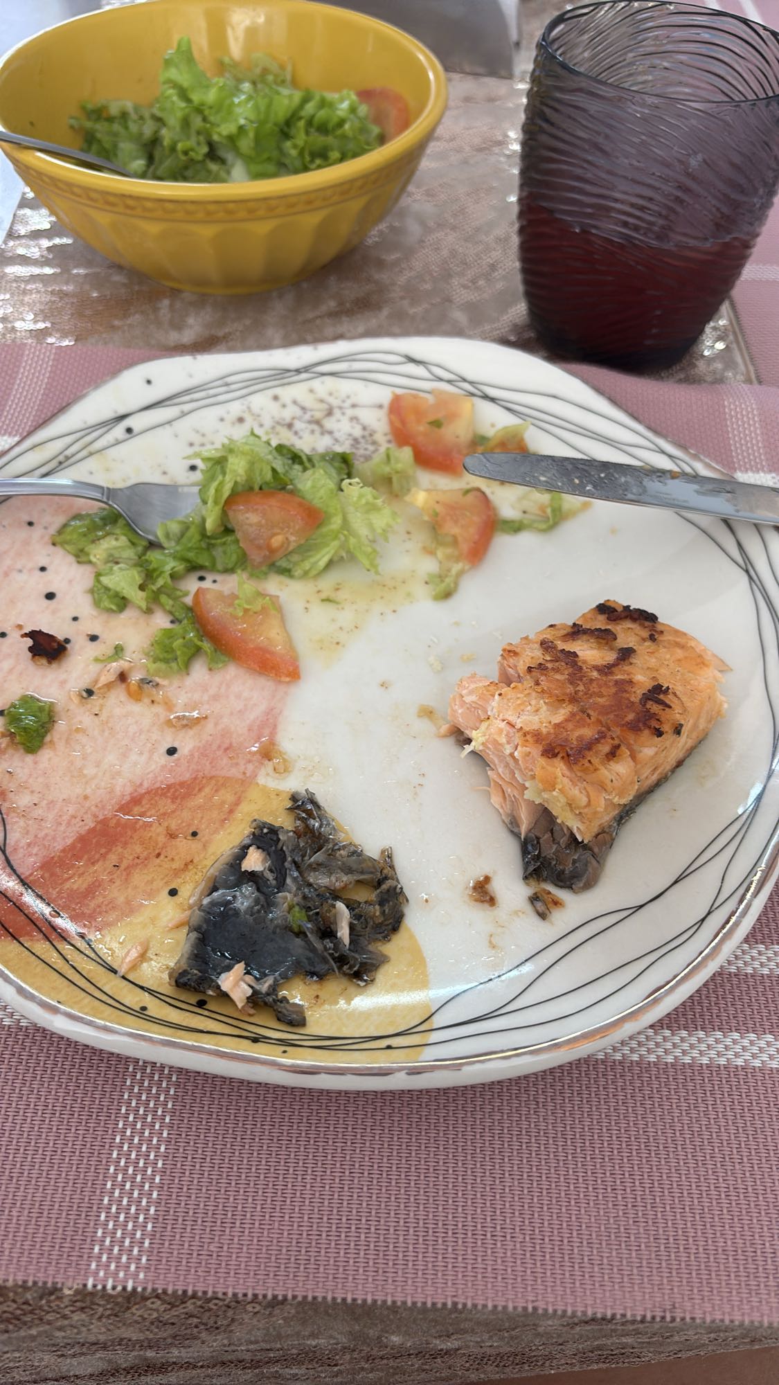 ensalada y salmón