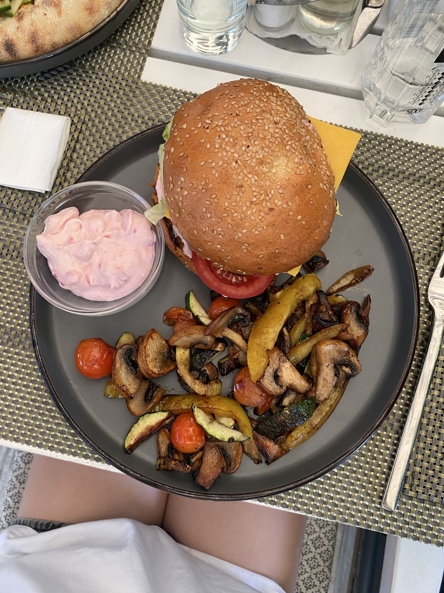 Burger cu legume la grătar