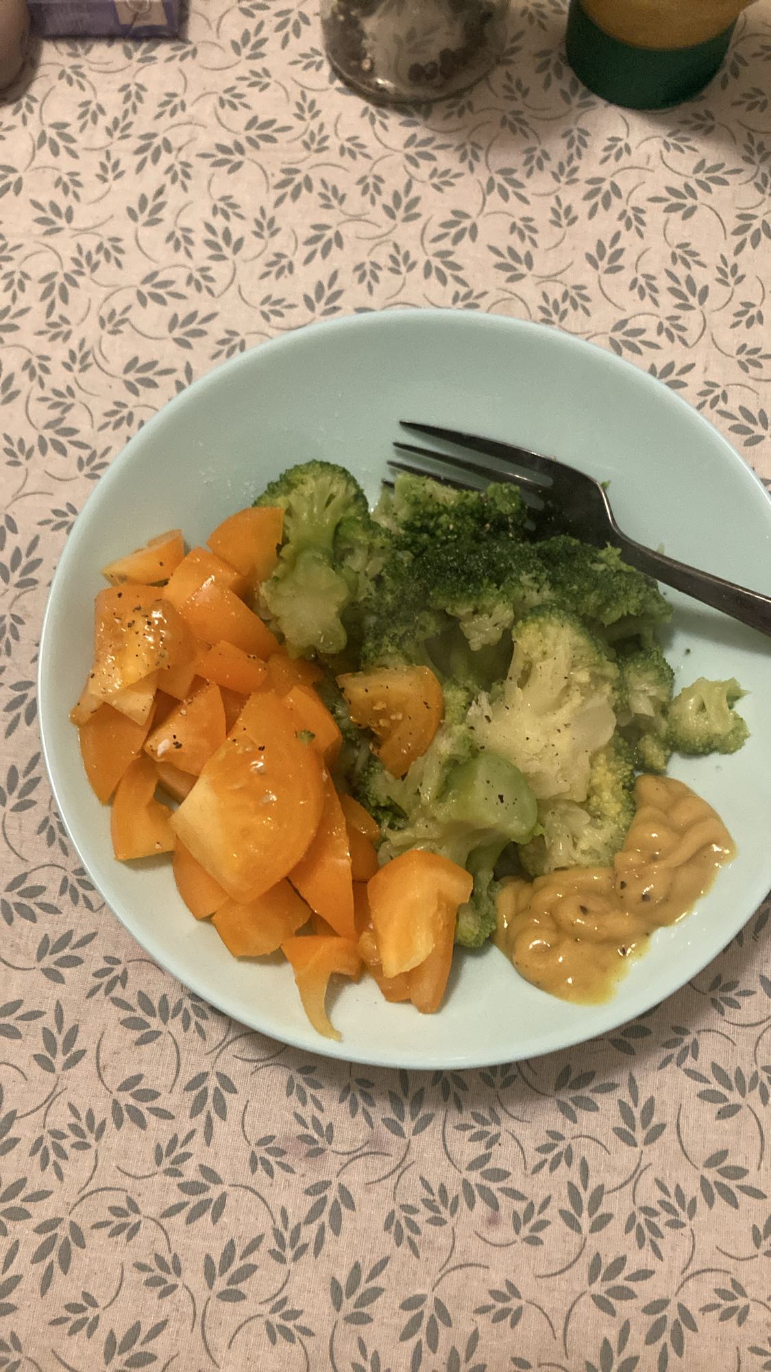 Broccoli, tomato & mustard plate