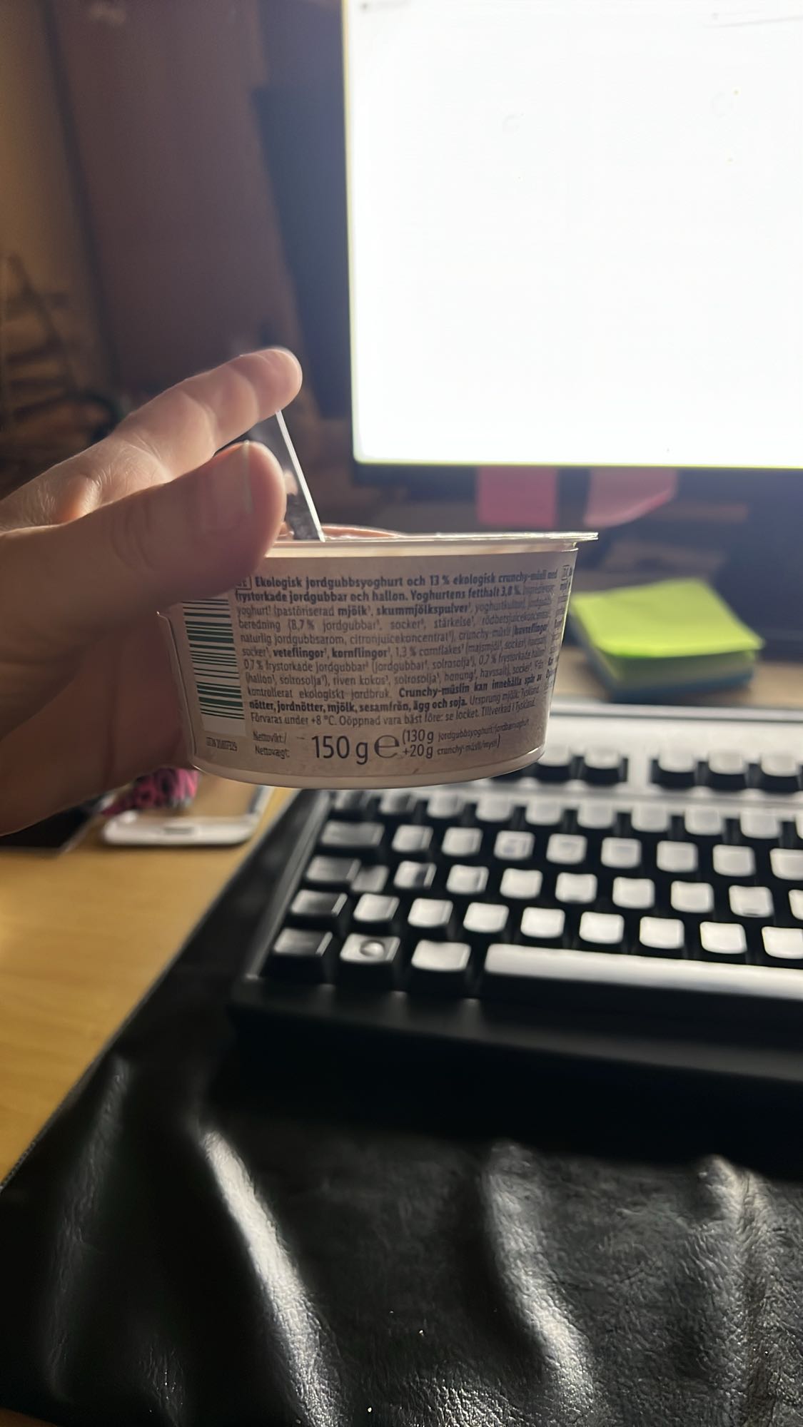 Jordgubbsyoghurt med müsli