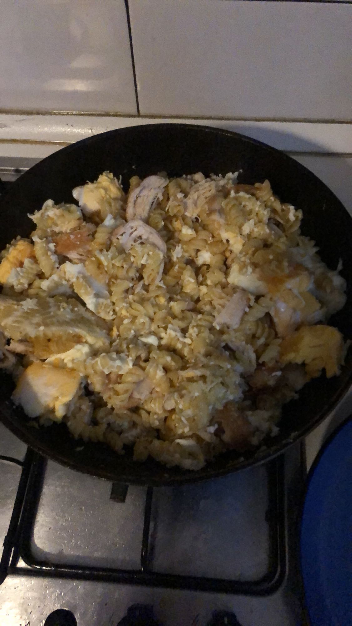 макароны с курицей и яйцом