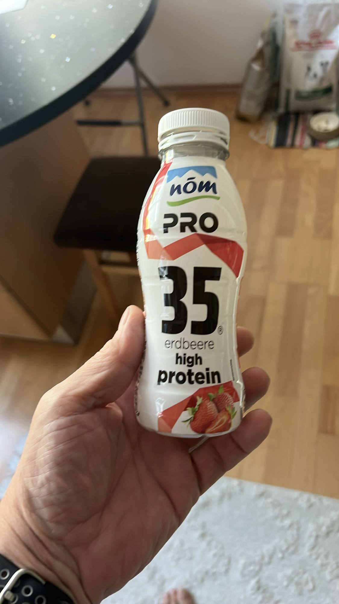 napój białkowy truskawkowy