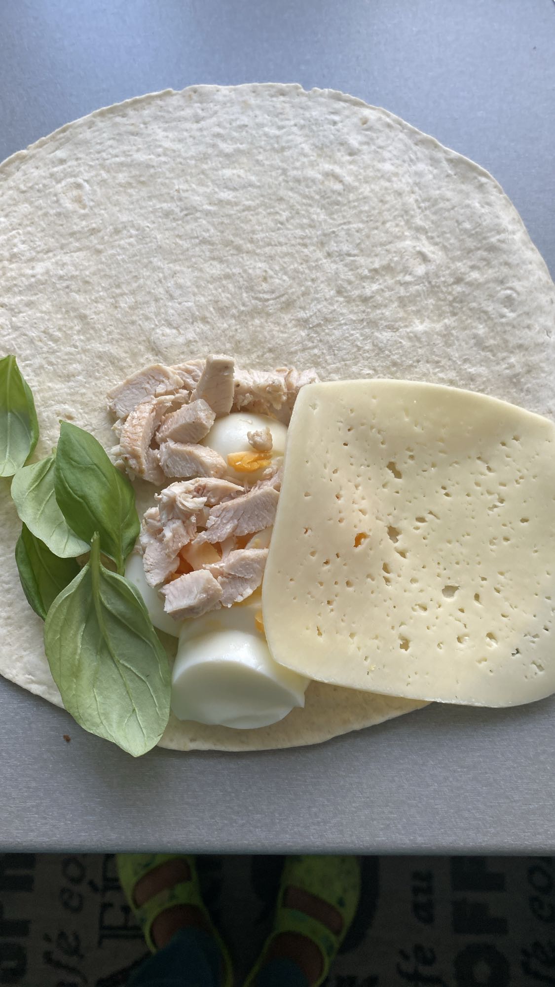 Wrap z kurczakiem i jajkiem