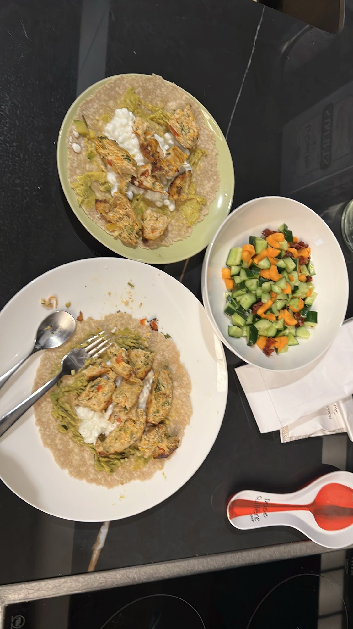 Ρολό κοτόπουλο με σαλάτα