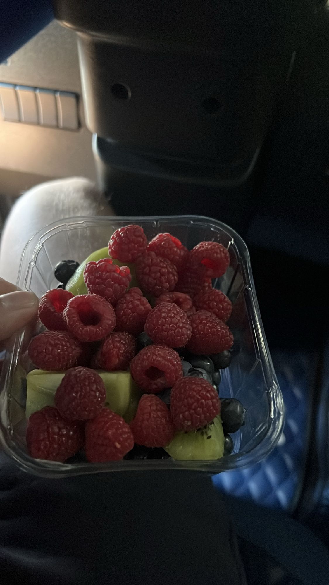 Fructe de pădure și kiwi