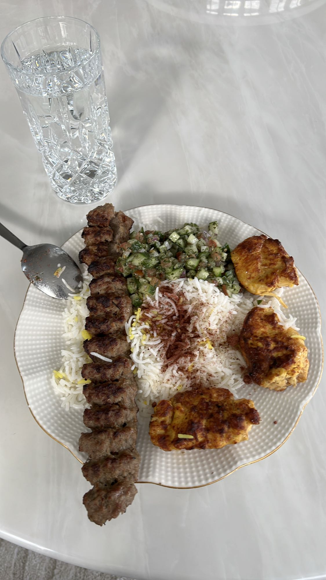 Kebab med ris och sallad