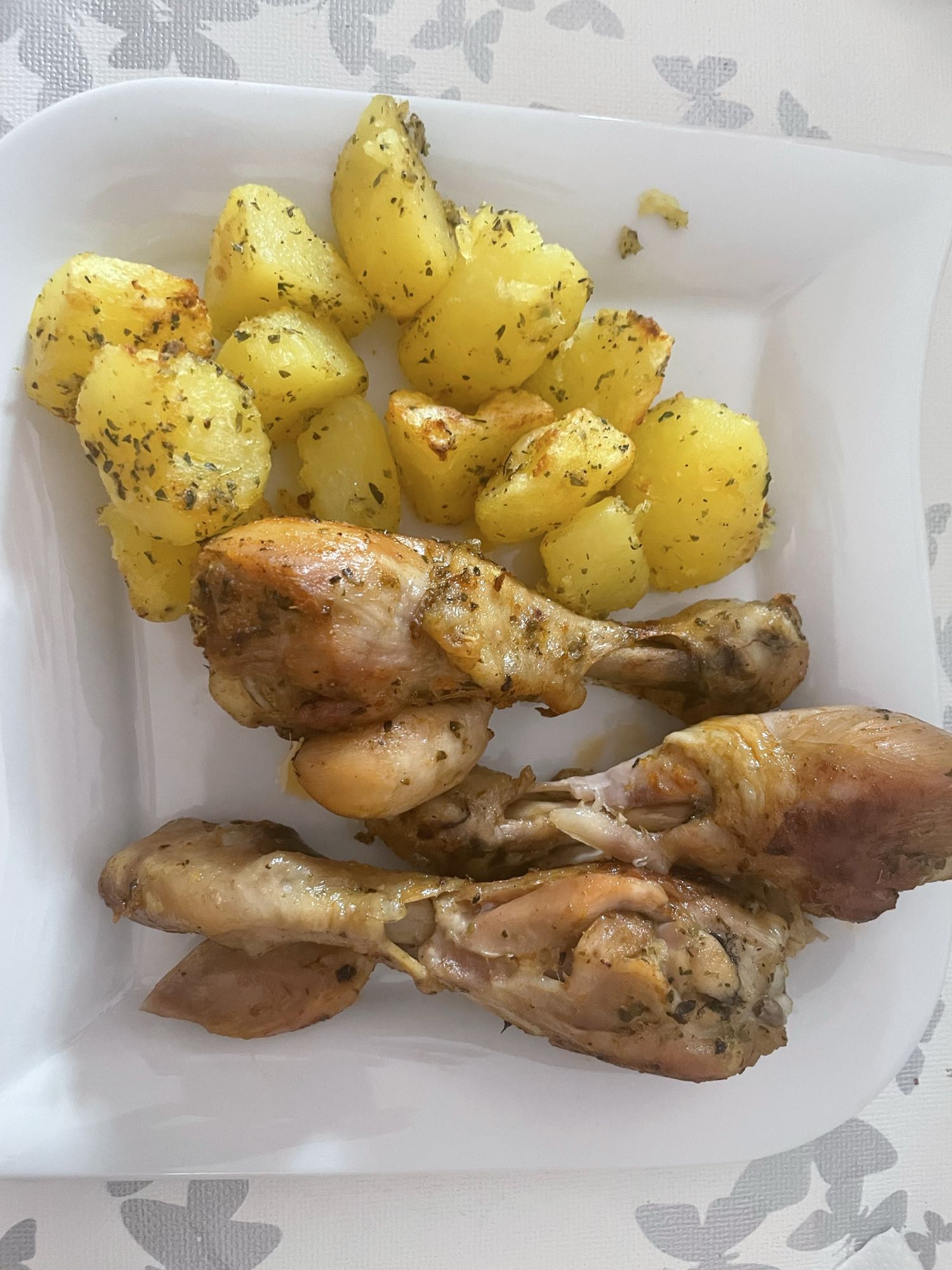 Kipdrumsticks met aardappelen