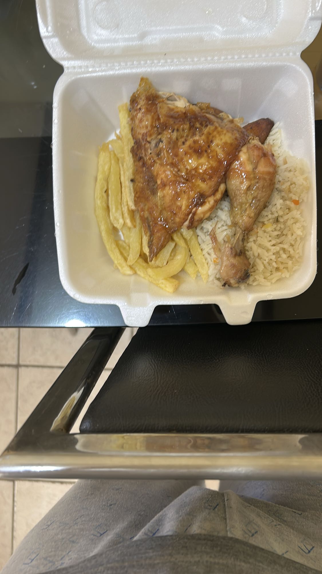 Pollo con papas y arroz
