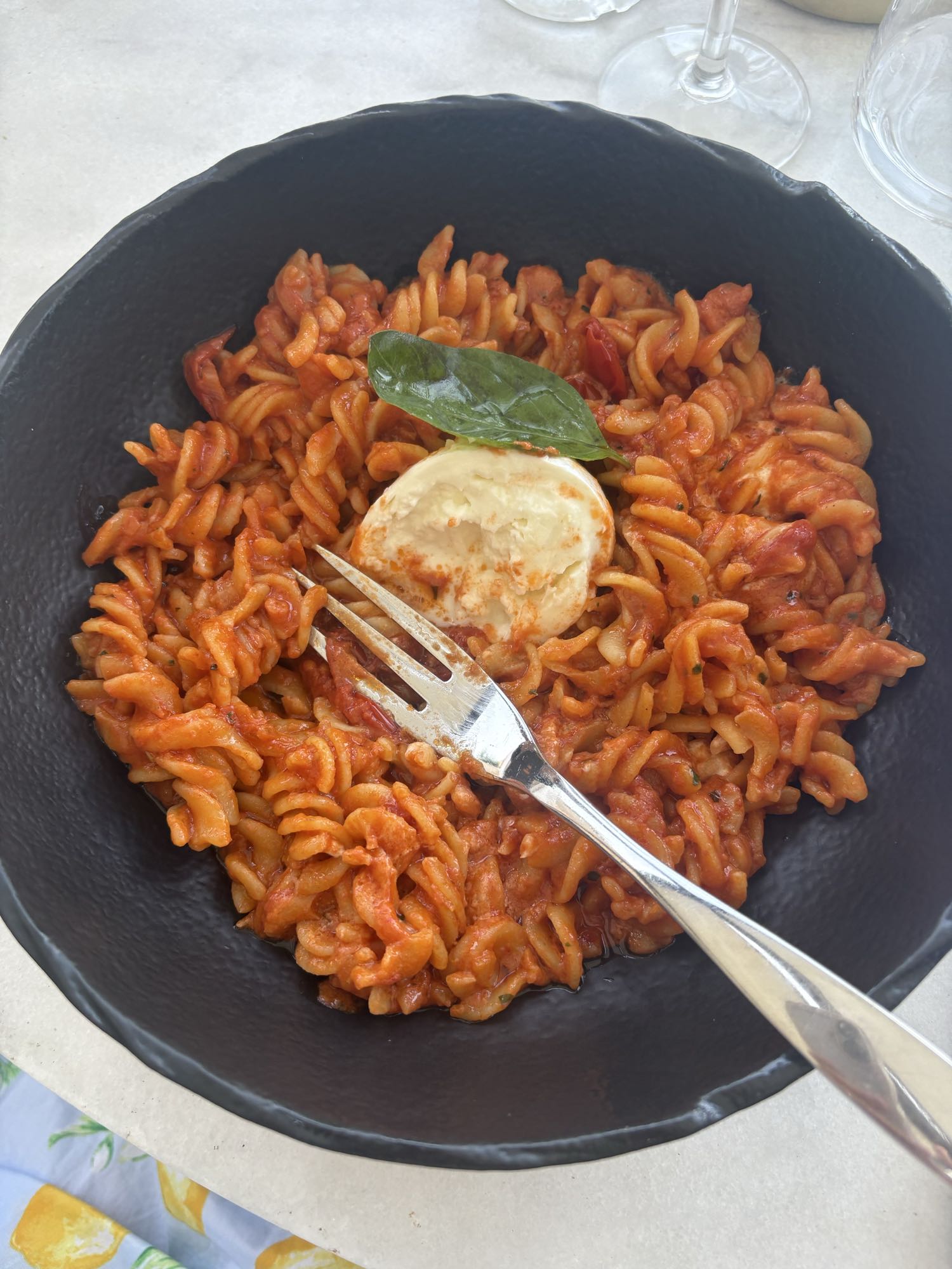 Fusilli med tomatsås & mozzarella