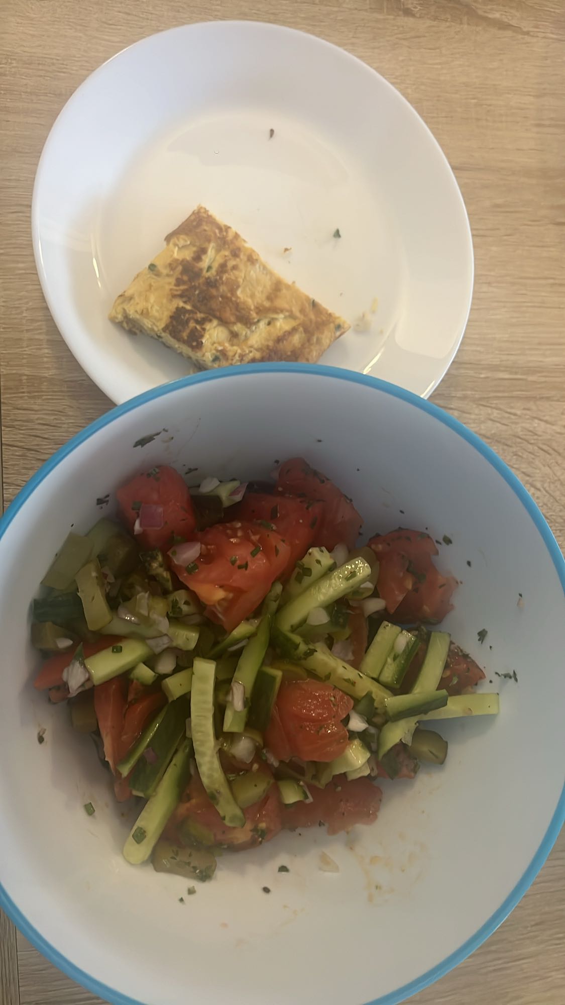Omelette et salade fraîche