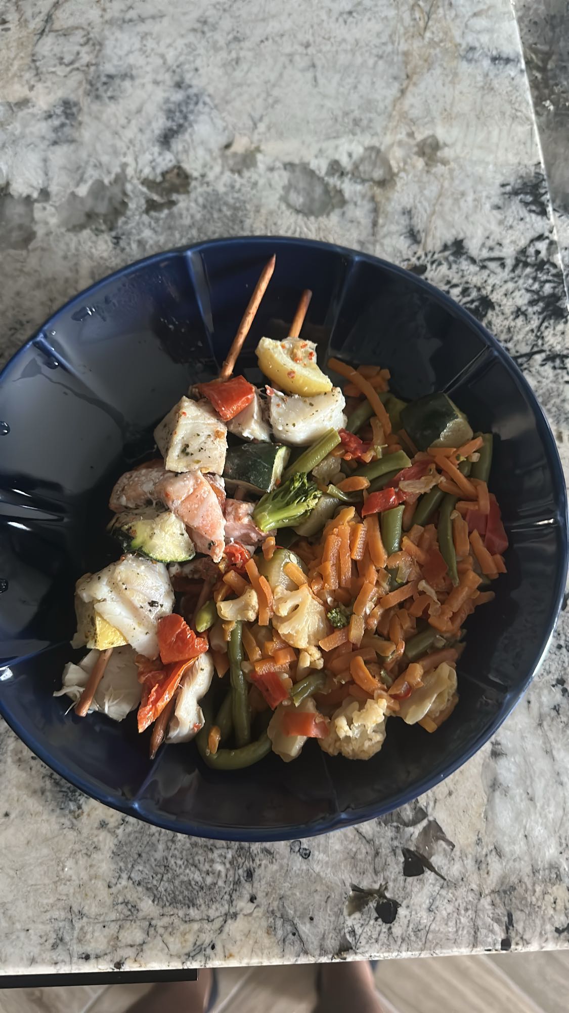 Brochettes de poisson et légumes