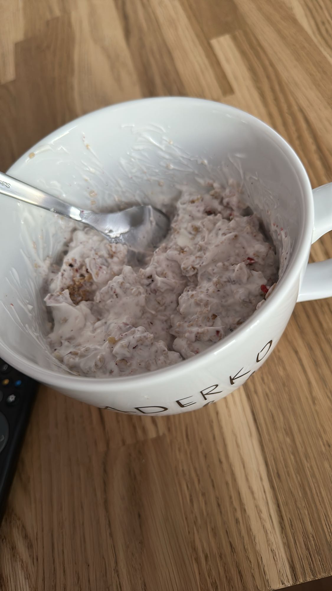 owsianka z jogurtem i owocami