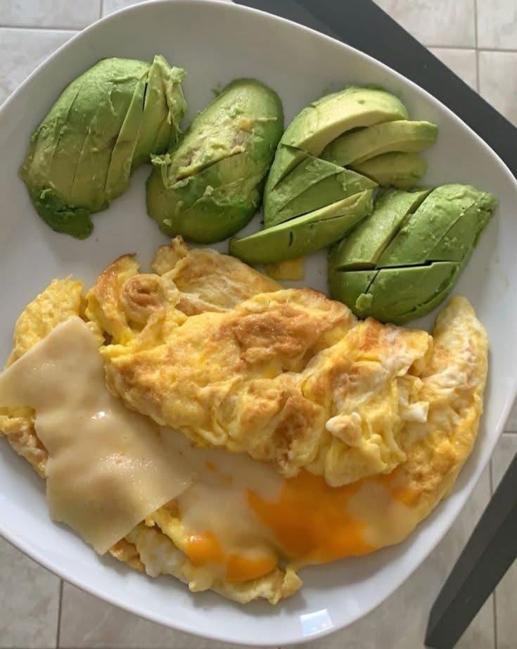 Avocado Omelette with Cheese