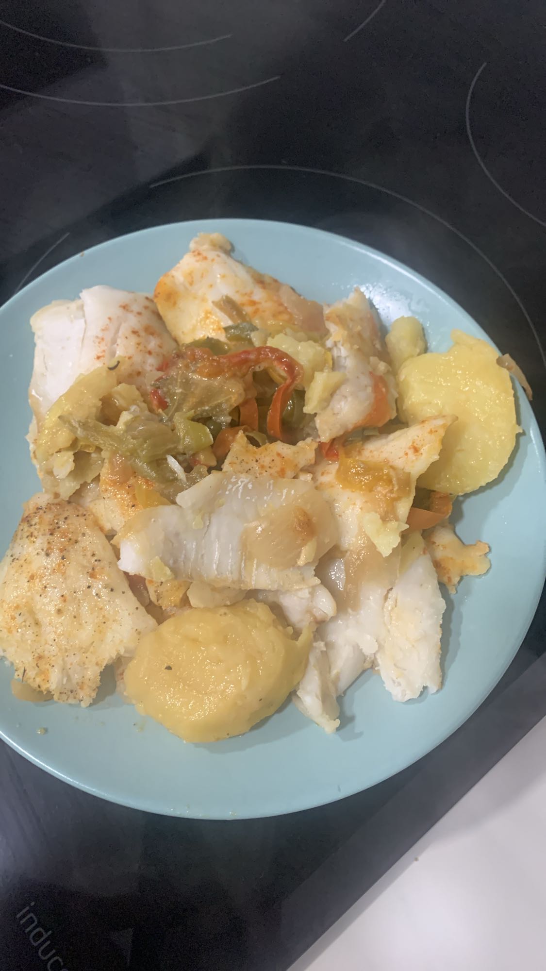 Pescado con papas y verduras