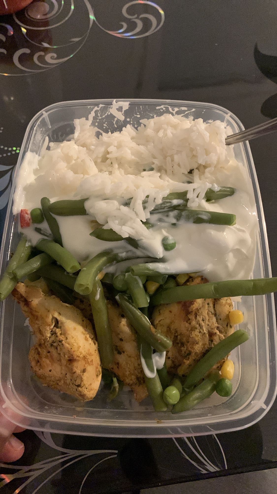 Kyckling med ris och yoghurt