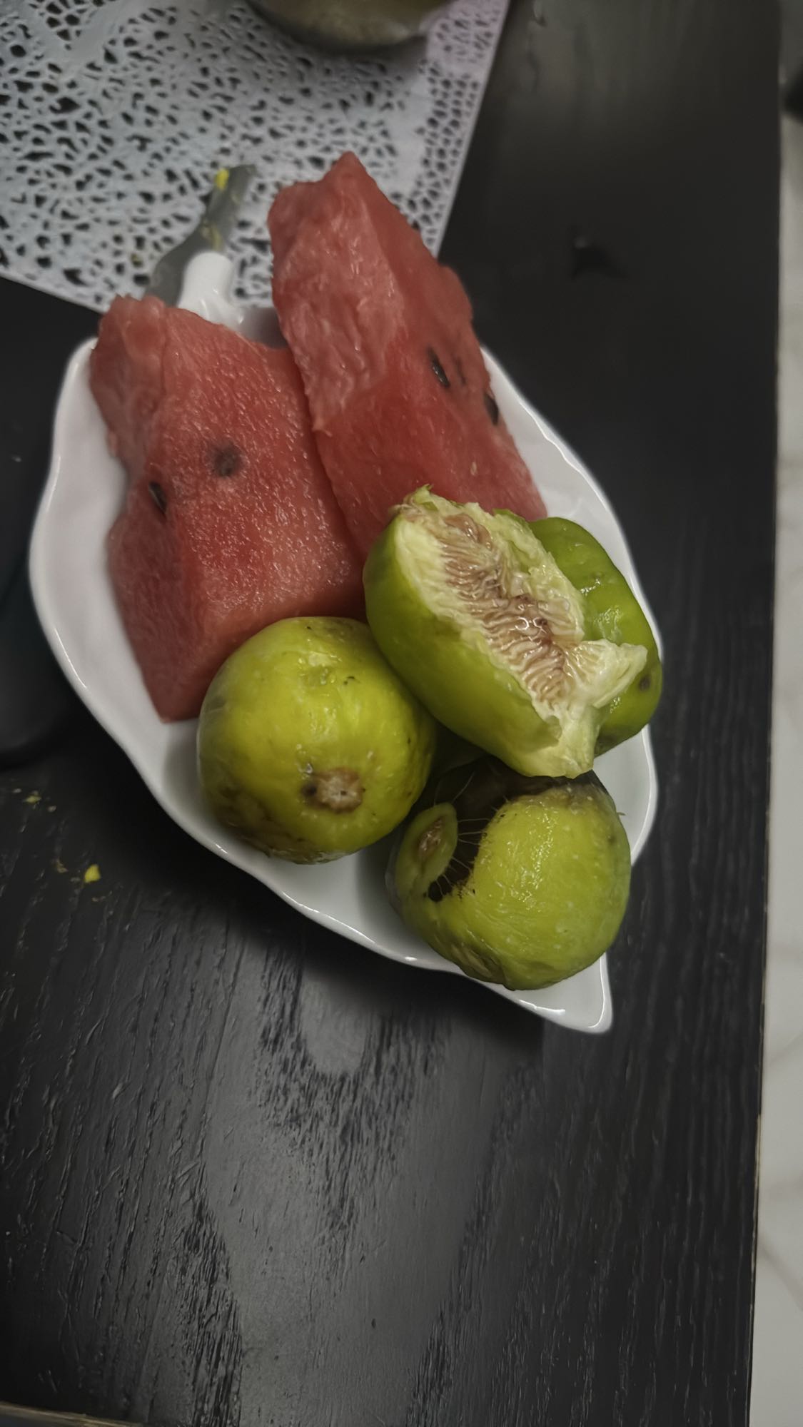 Pastèque et figues fraîches