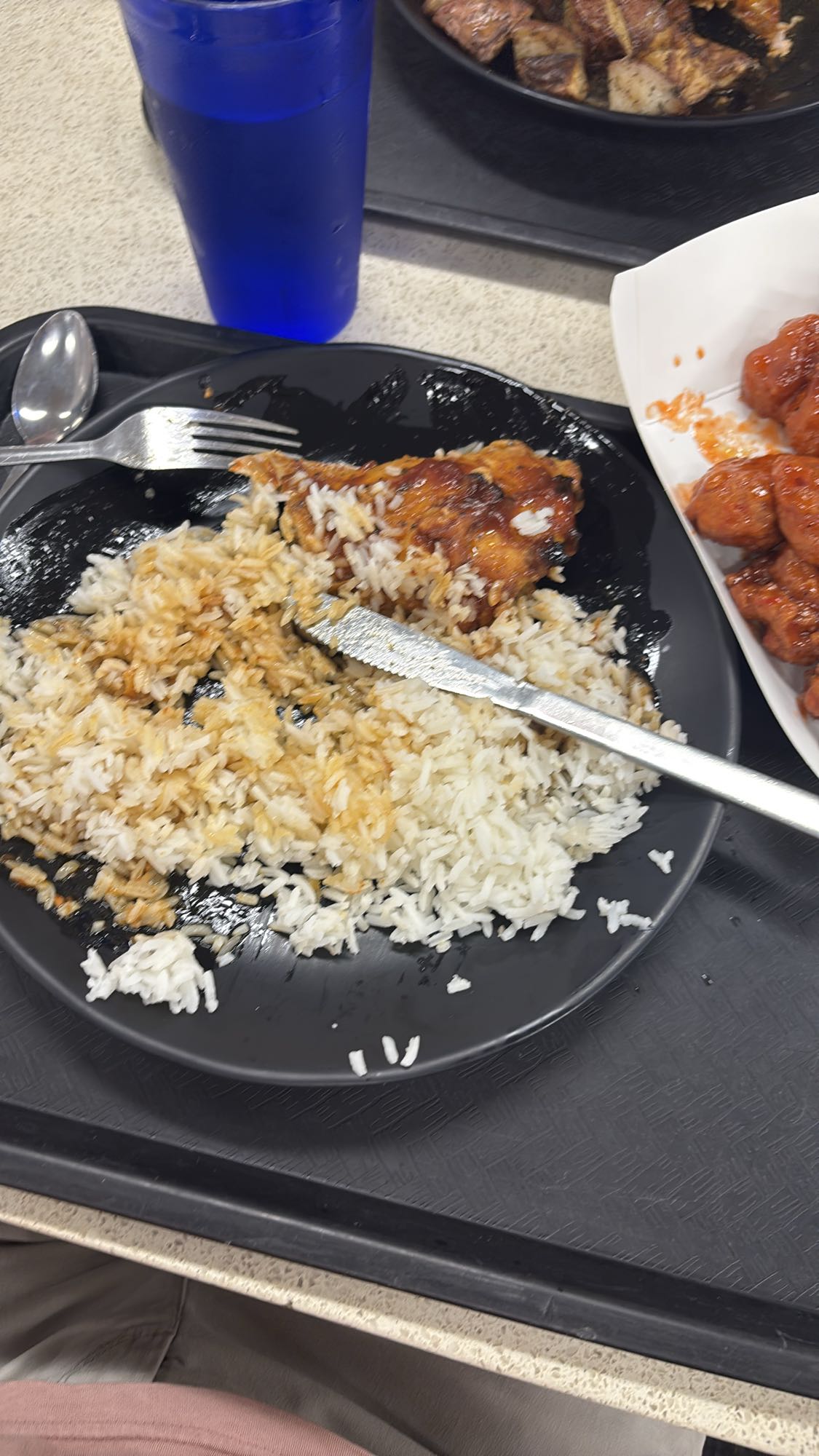 Pollo con arroz y salsa