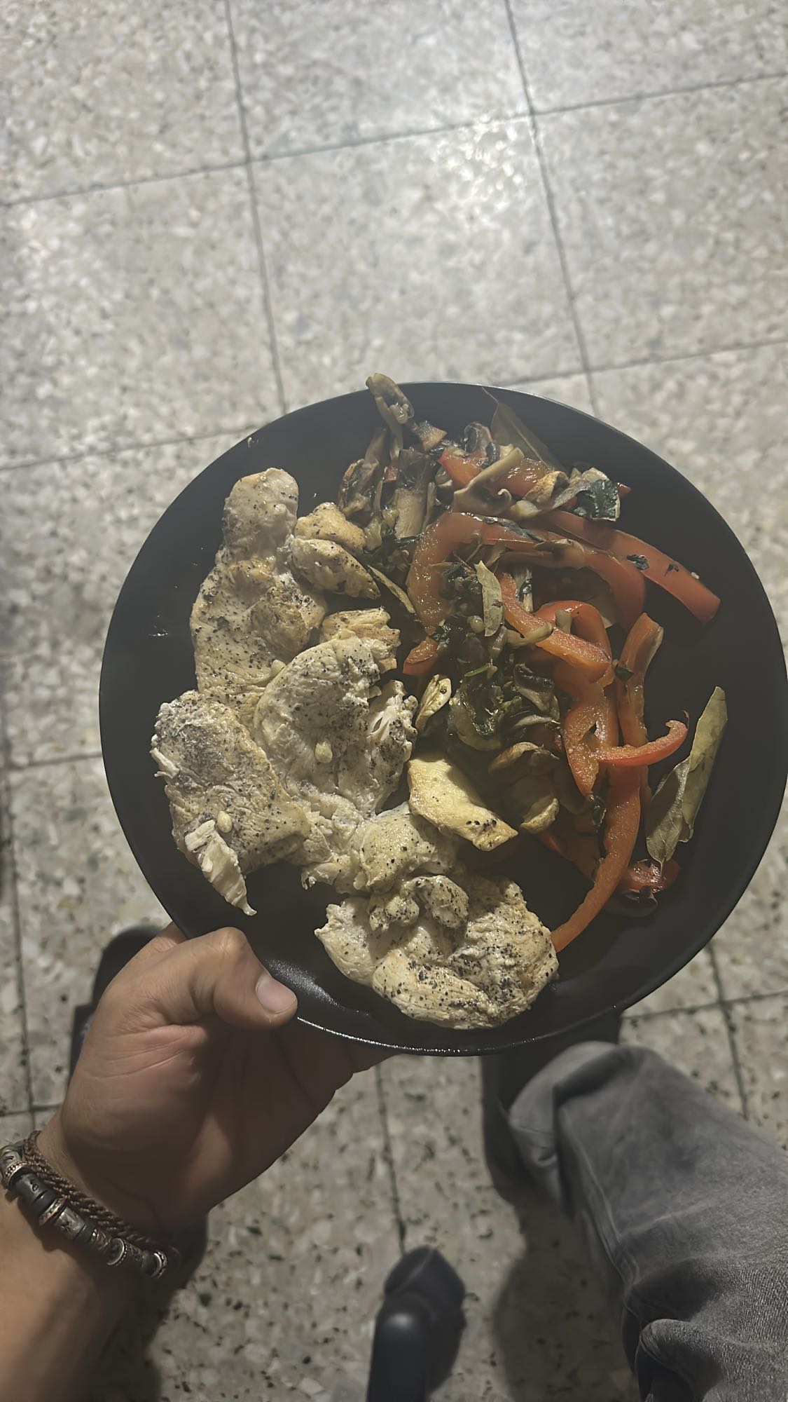 Pollo con verduras salteadas